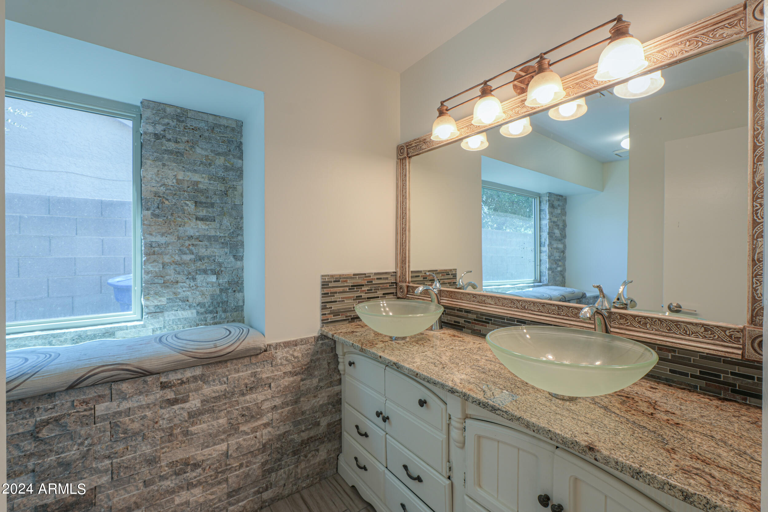 1807 W SHAWNEE Drive