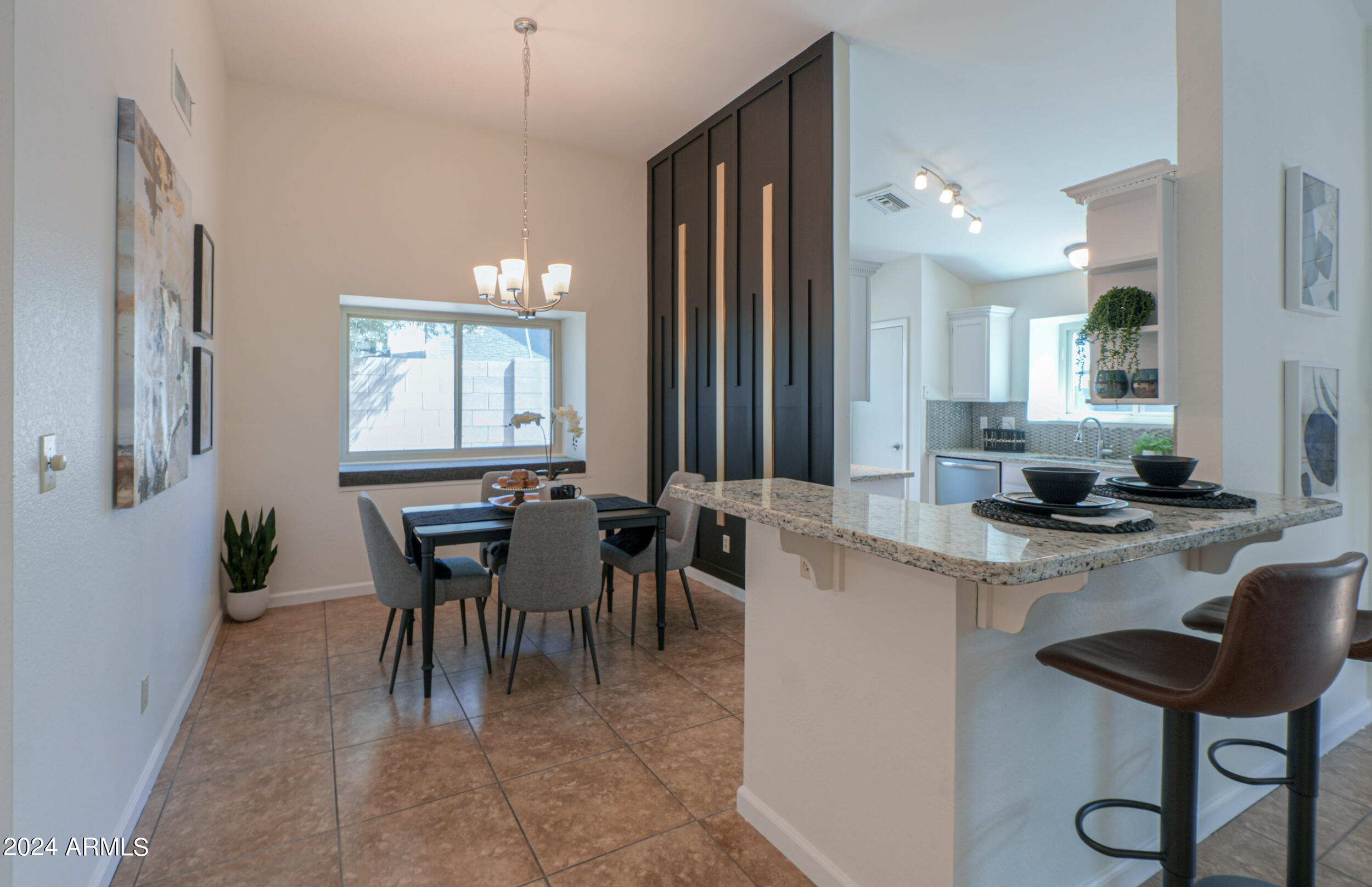 1807 W SHAWNEE Drive