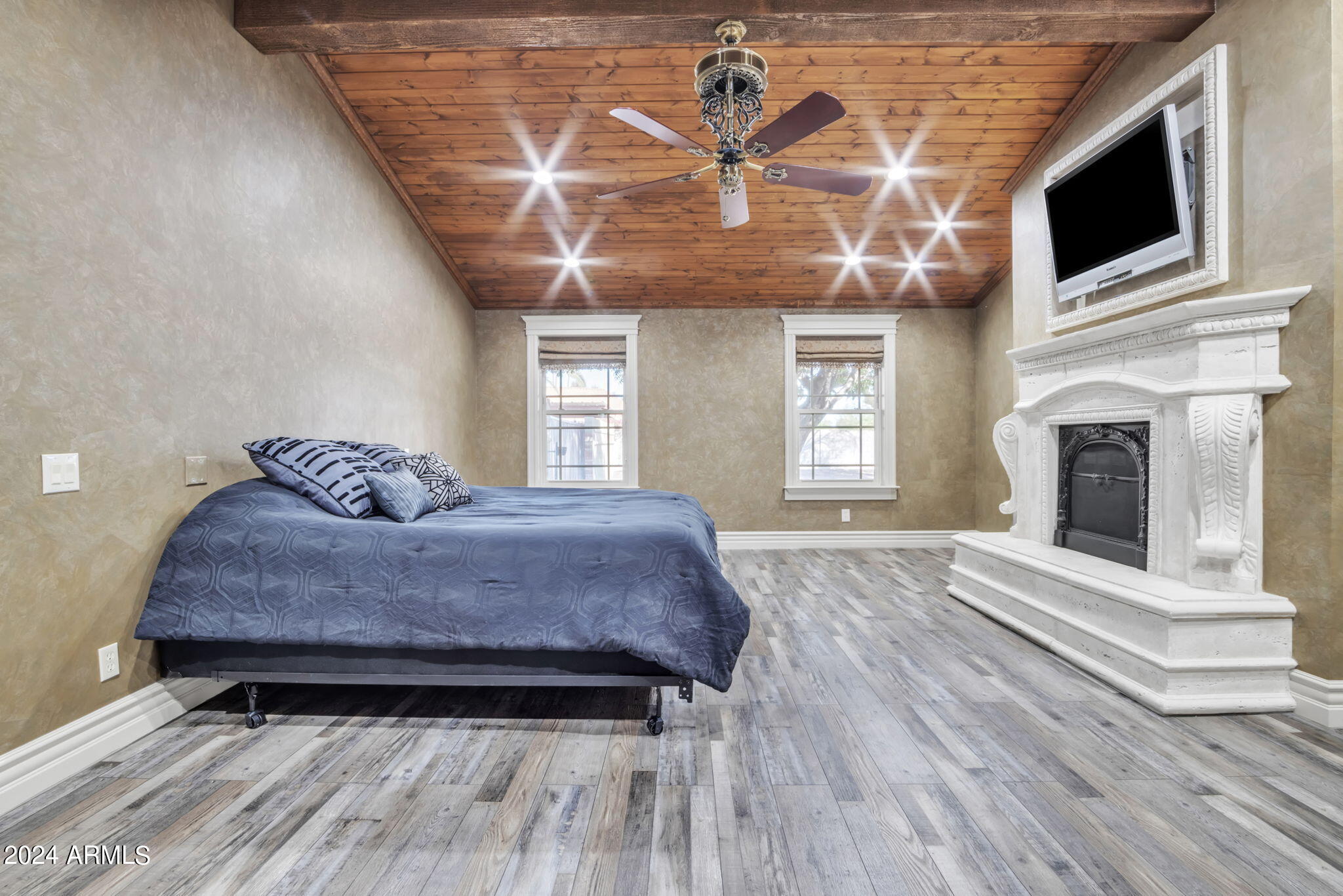 2508 W MESQUITE Street