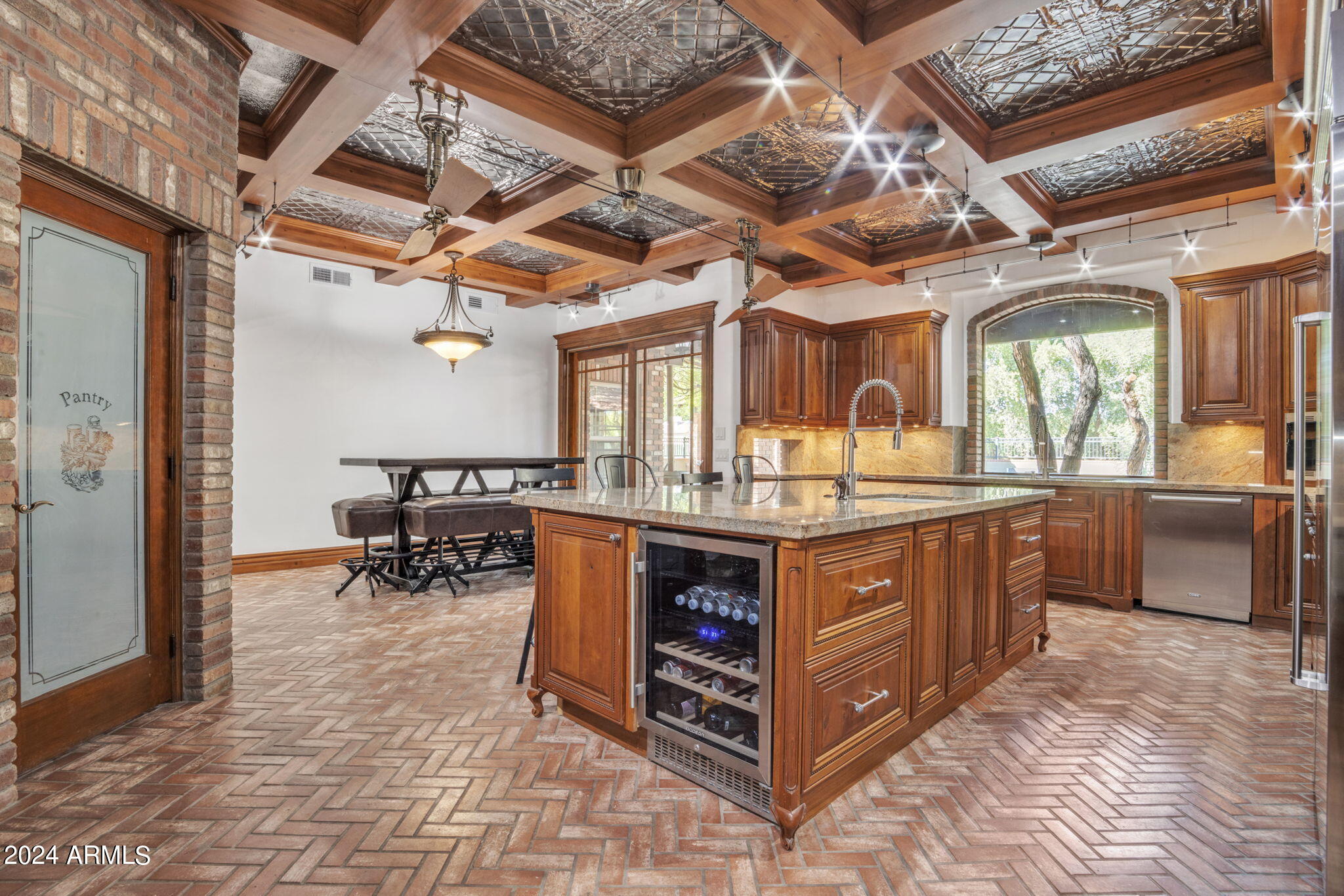 2508 W MESQUITE Street