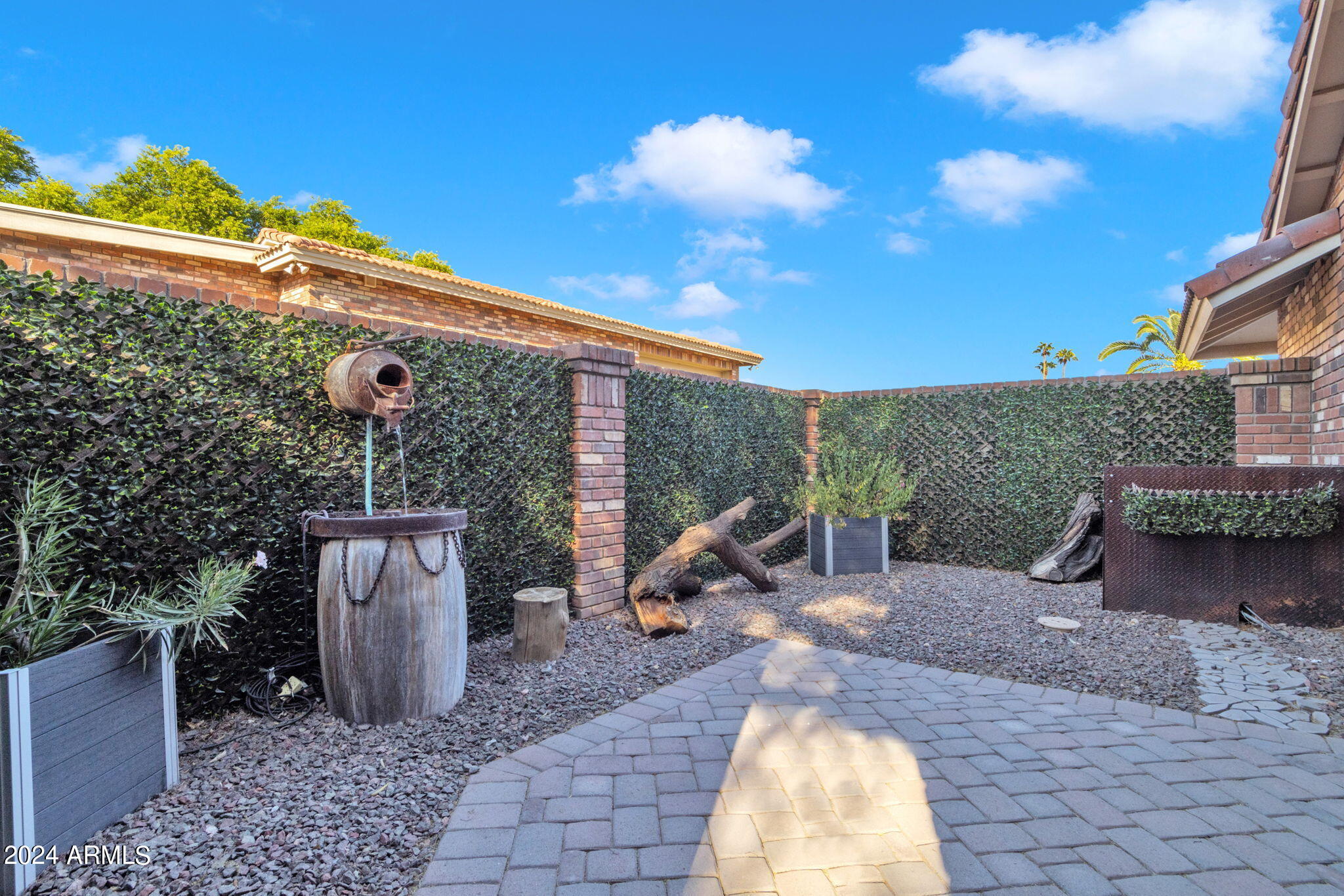 2508 W MESQUITE Street