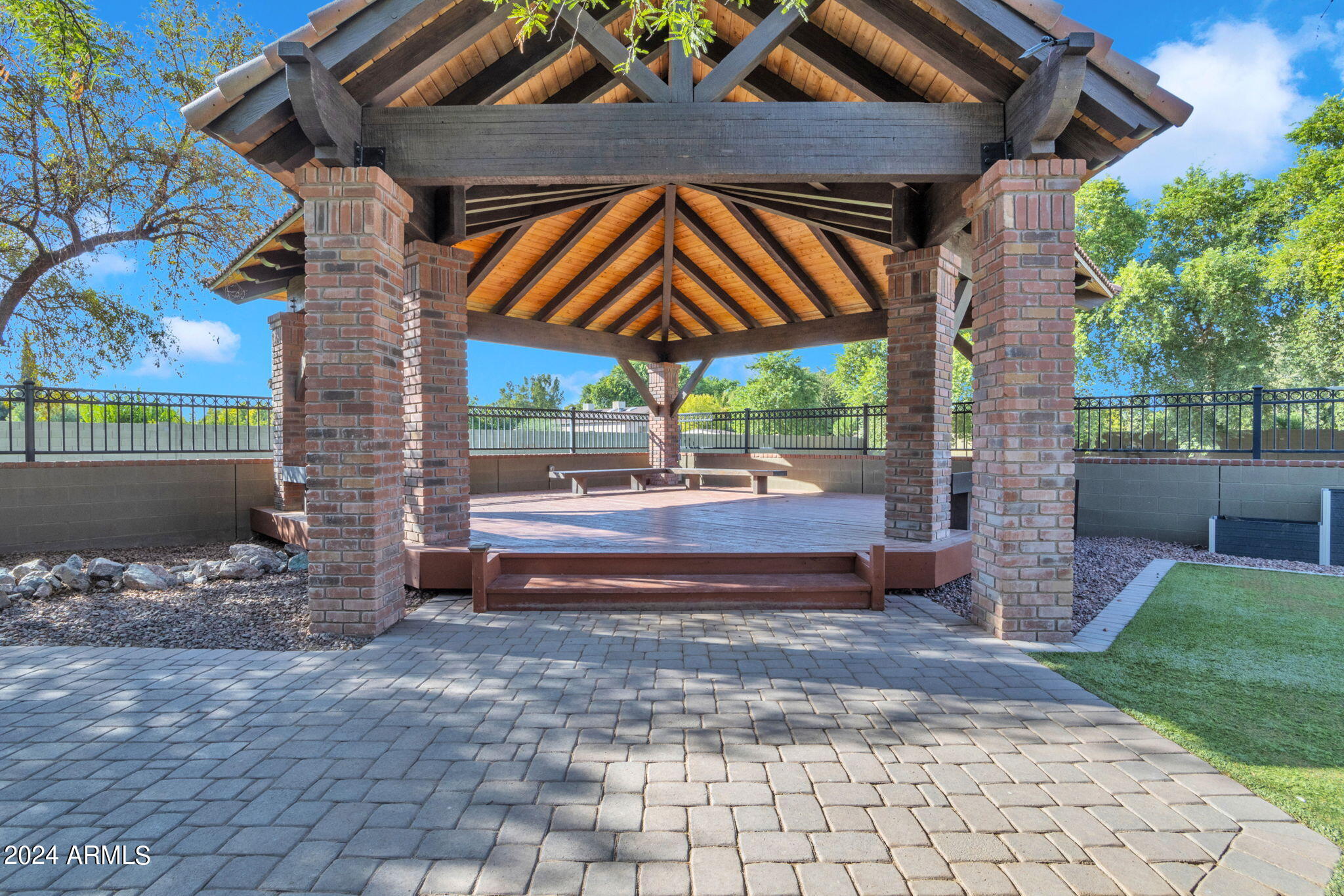 2508 W MESQUITE Street