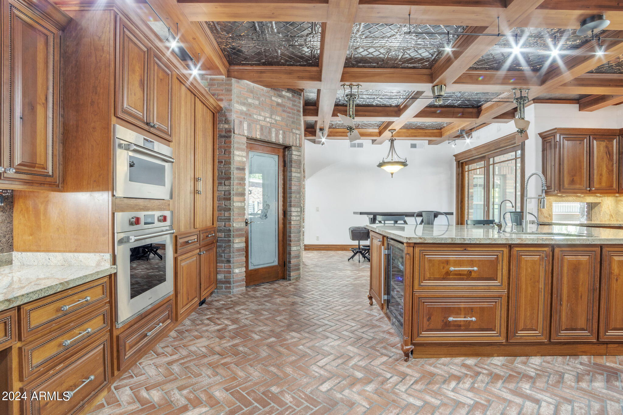 2508 W MESQUITE Street