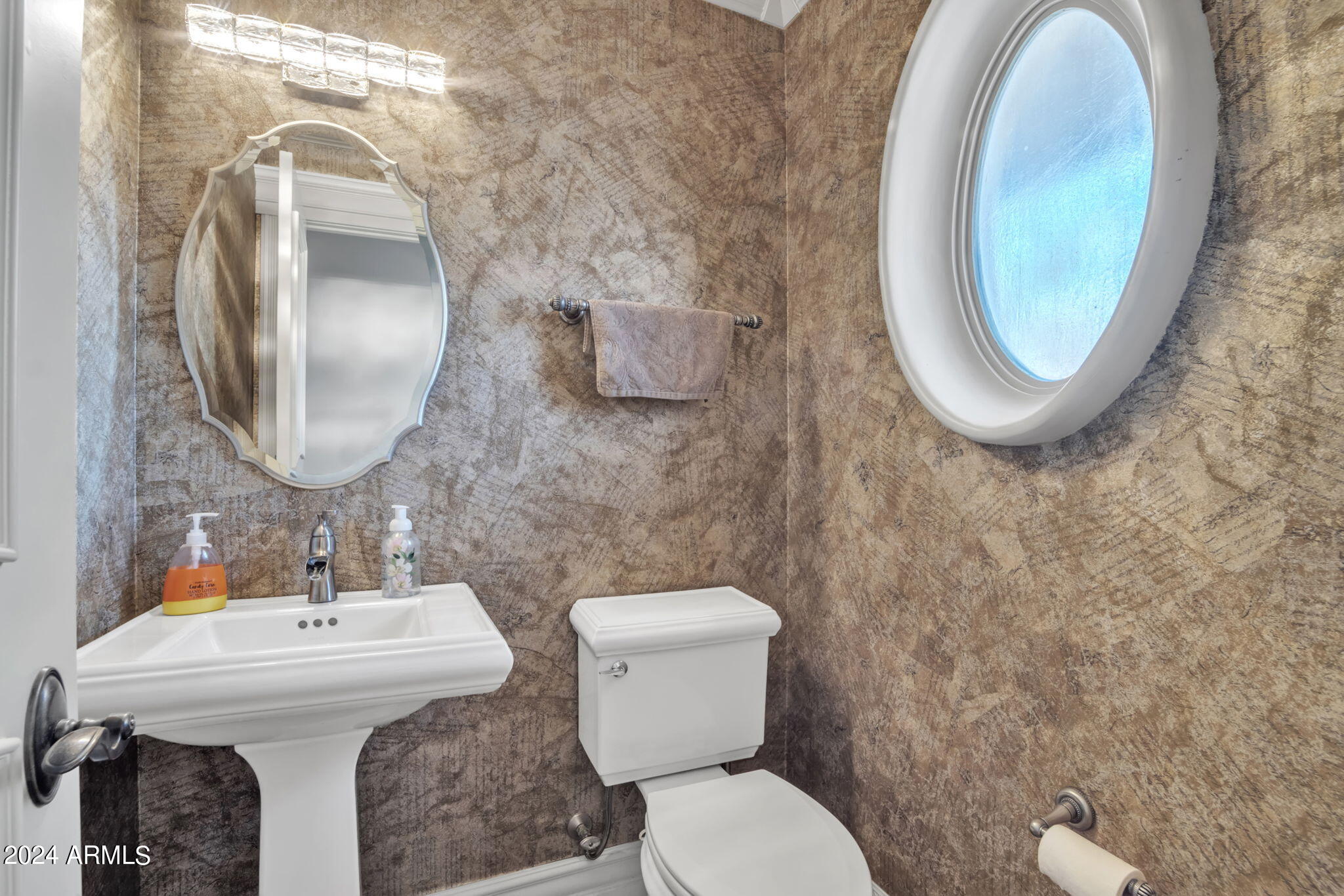 2508 W MESQUITE Street