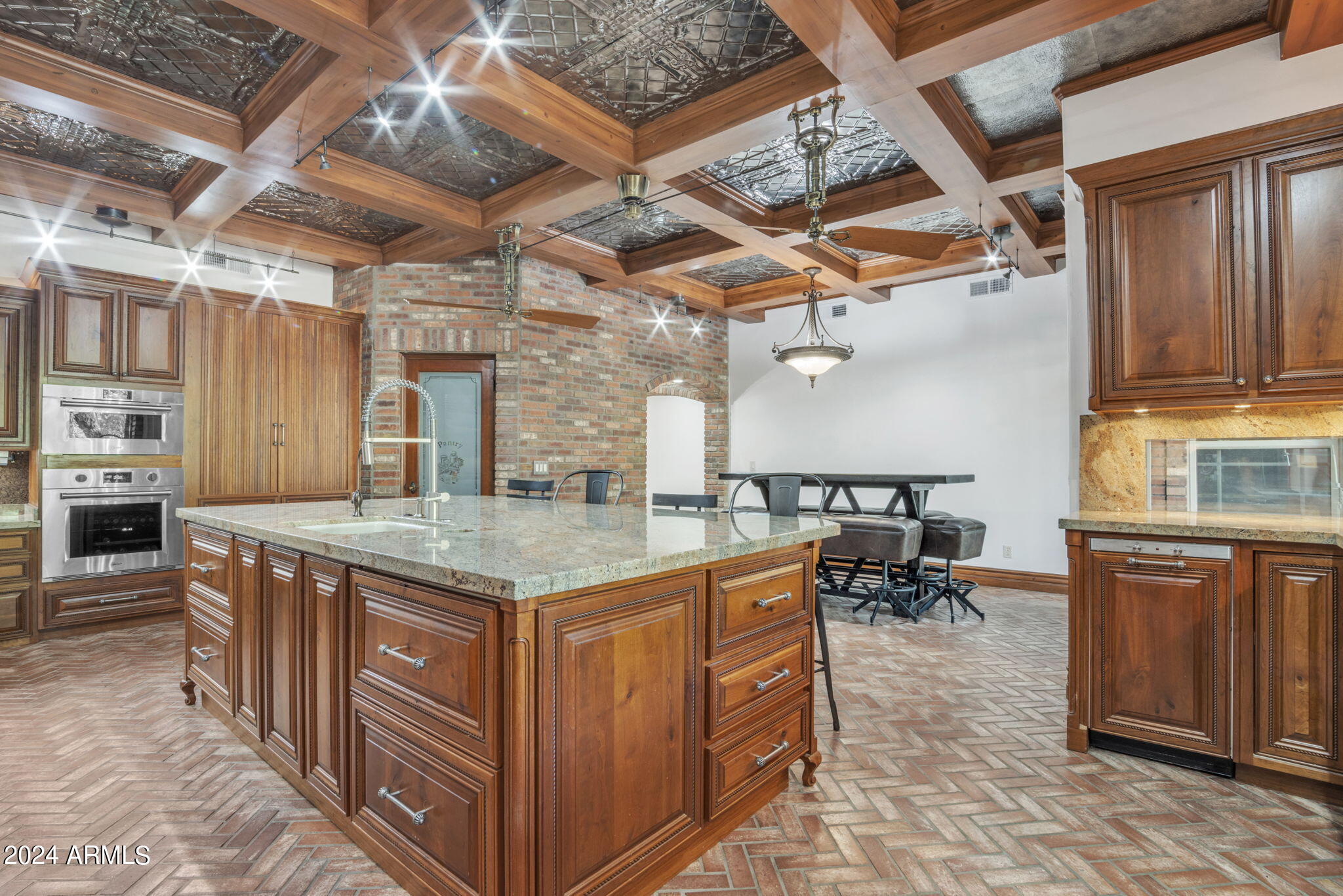 2508 W MESQUITE Street