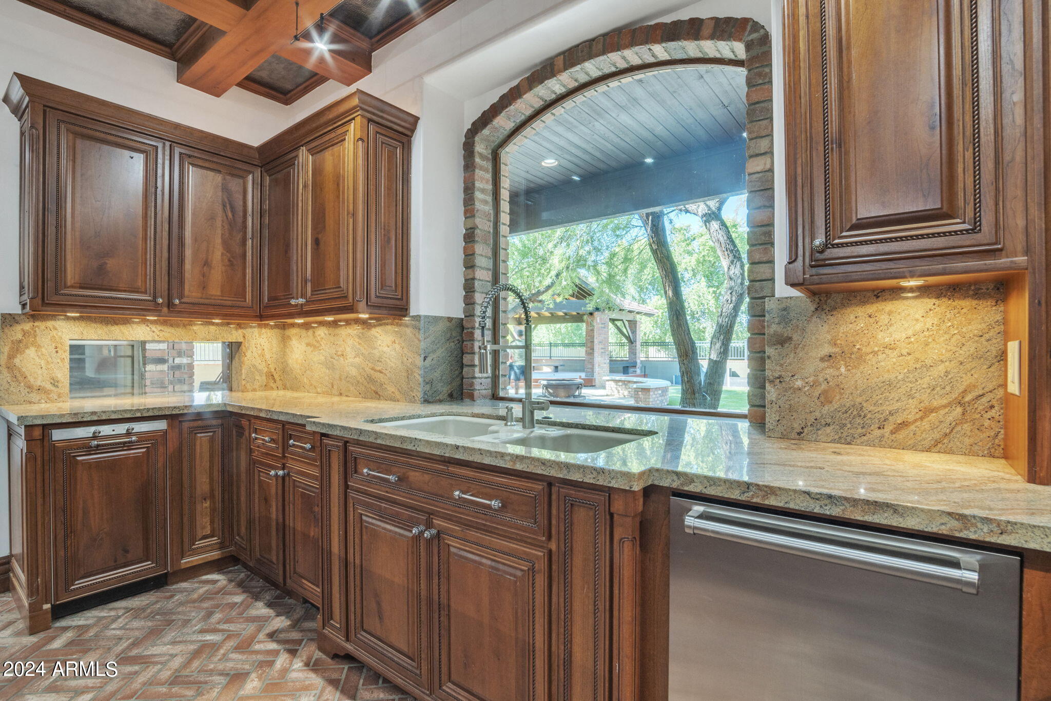 2508 W MESQUITE Street