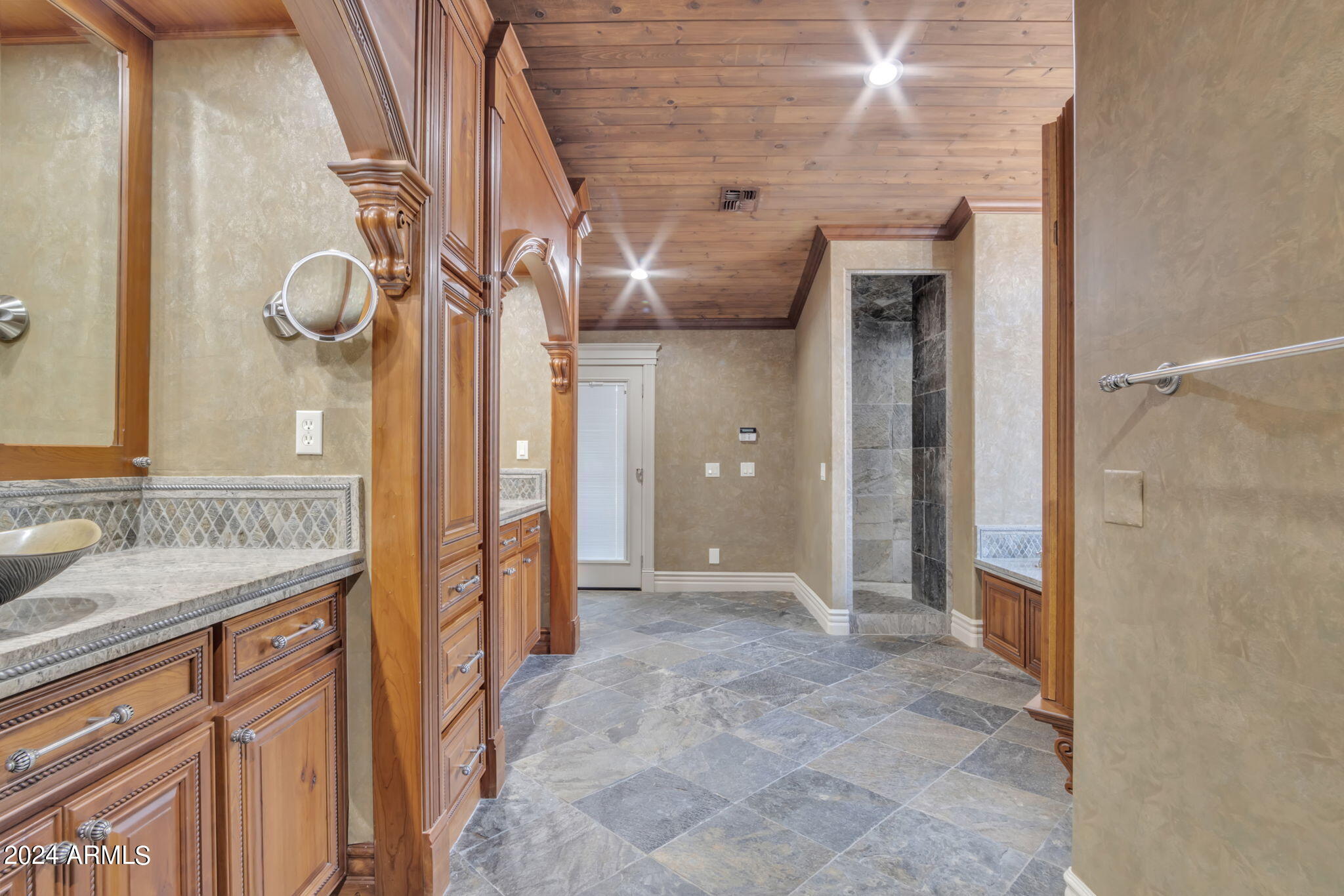 2508 W MESQUITE Street