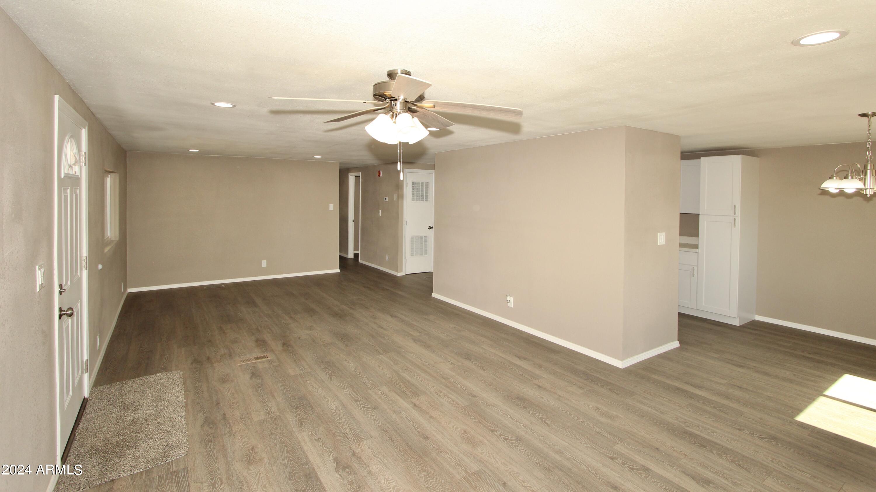 9624 E EDGEWOOD Avenue