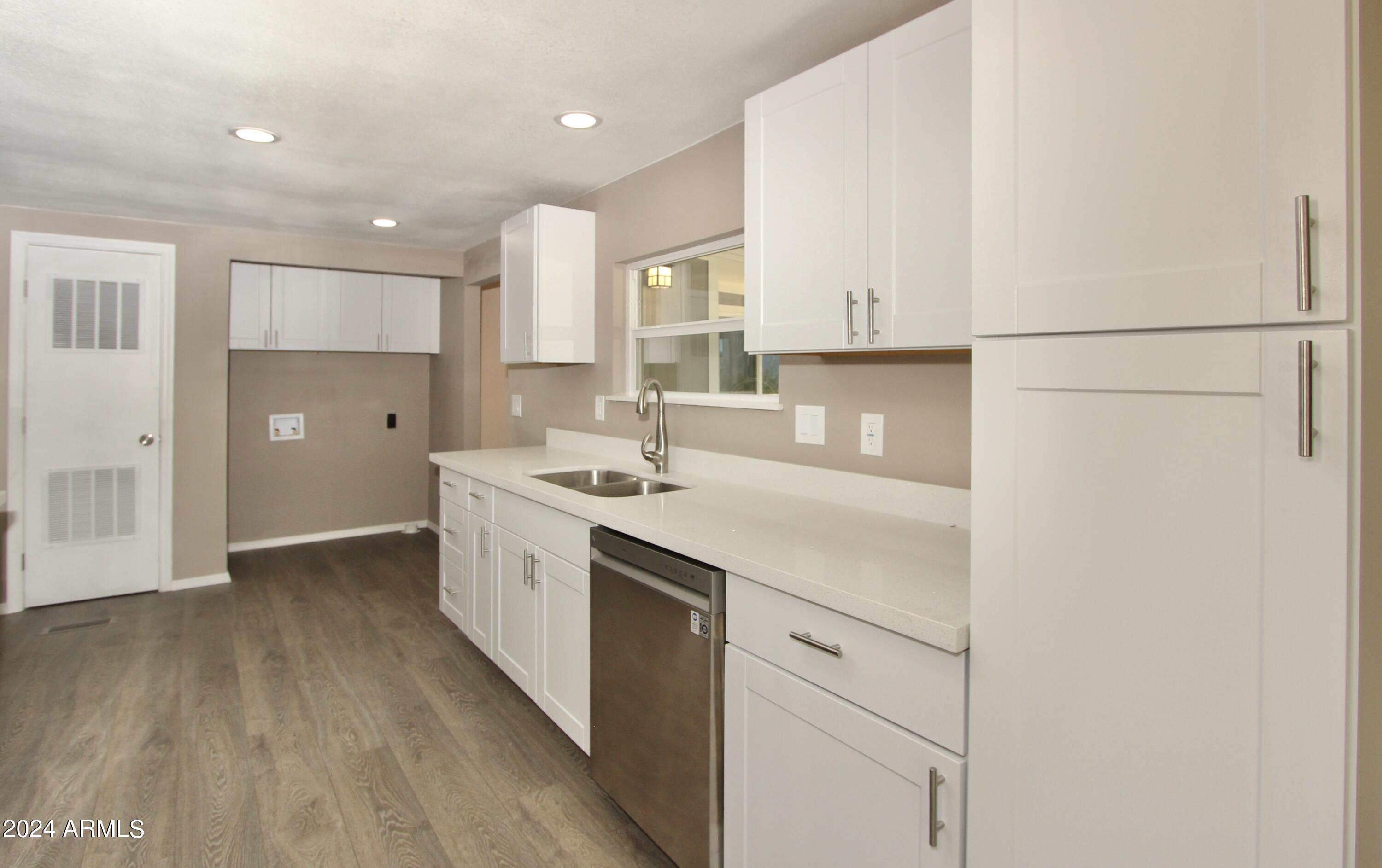 9624 E EDGEWOOD Avenue