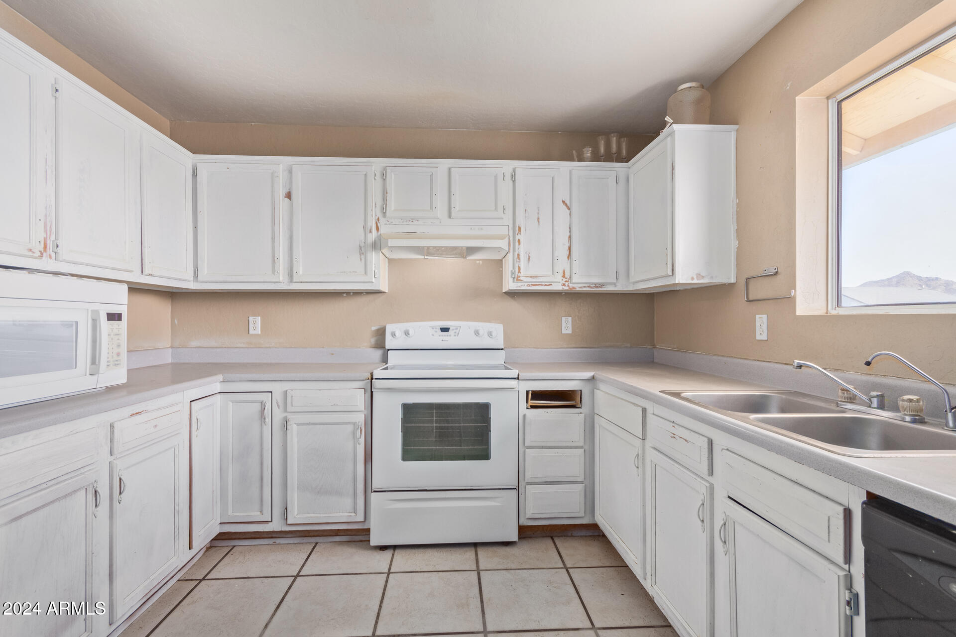 19717 E CHESTNUT Drive