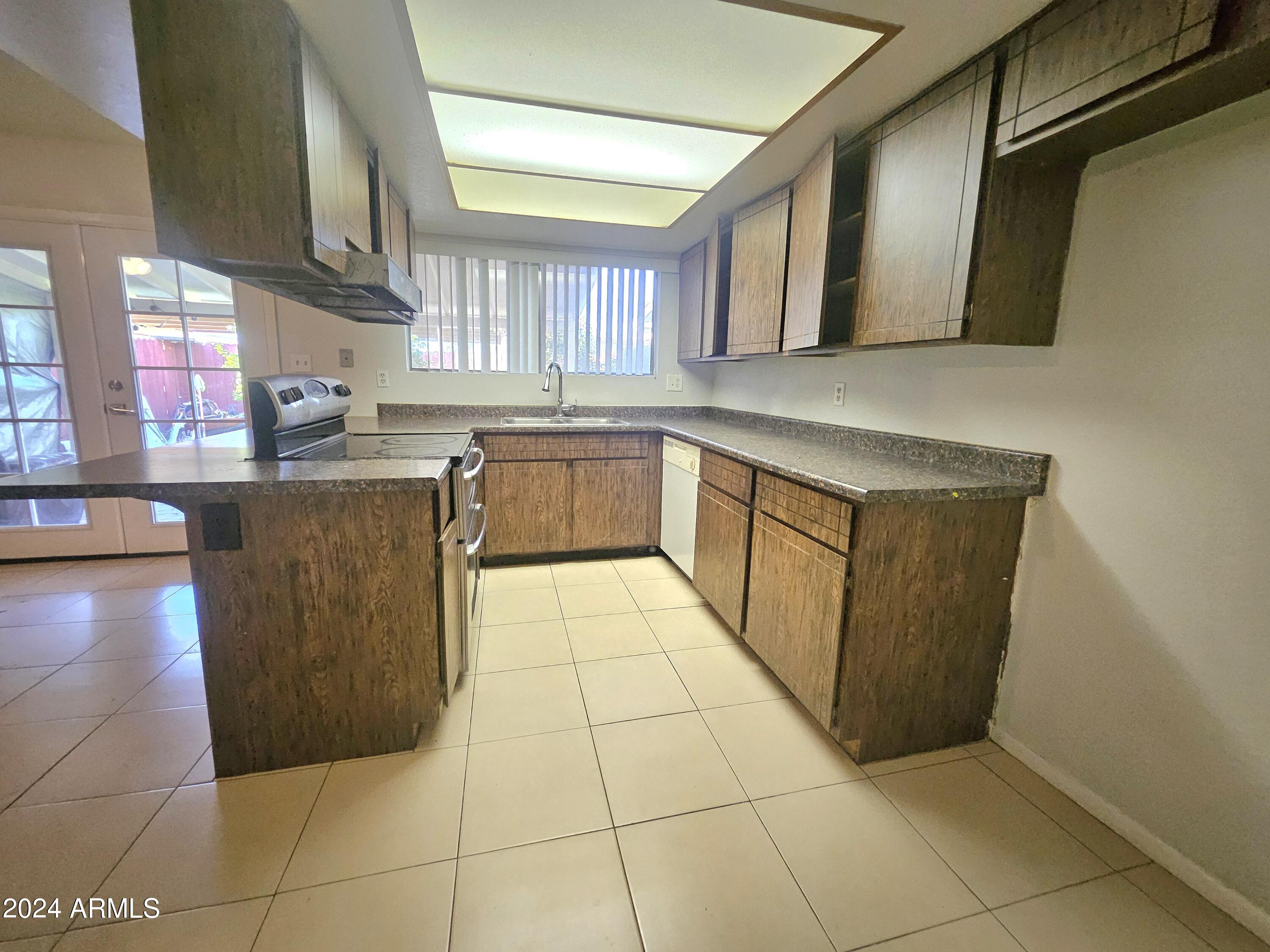 3201 W ROYAL PALM Road