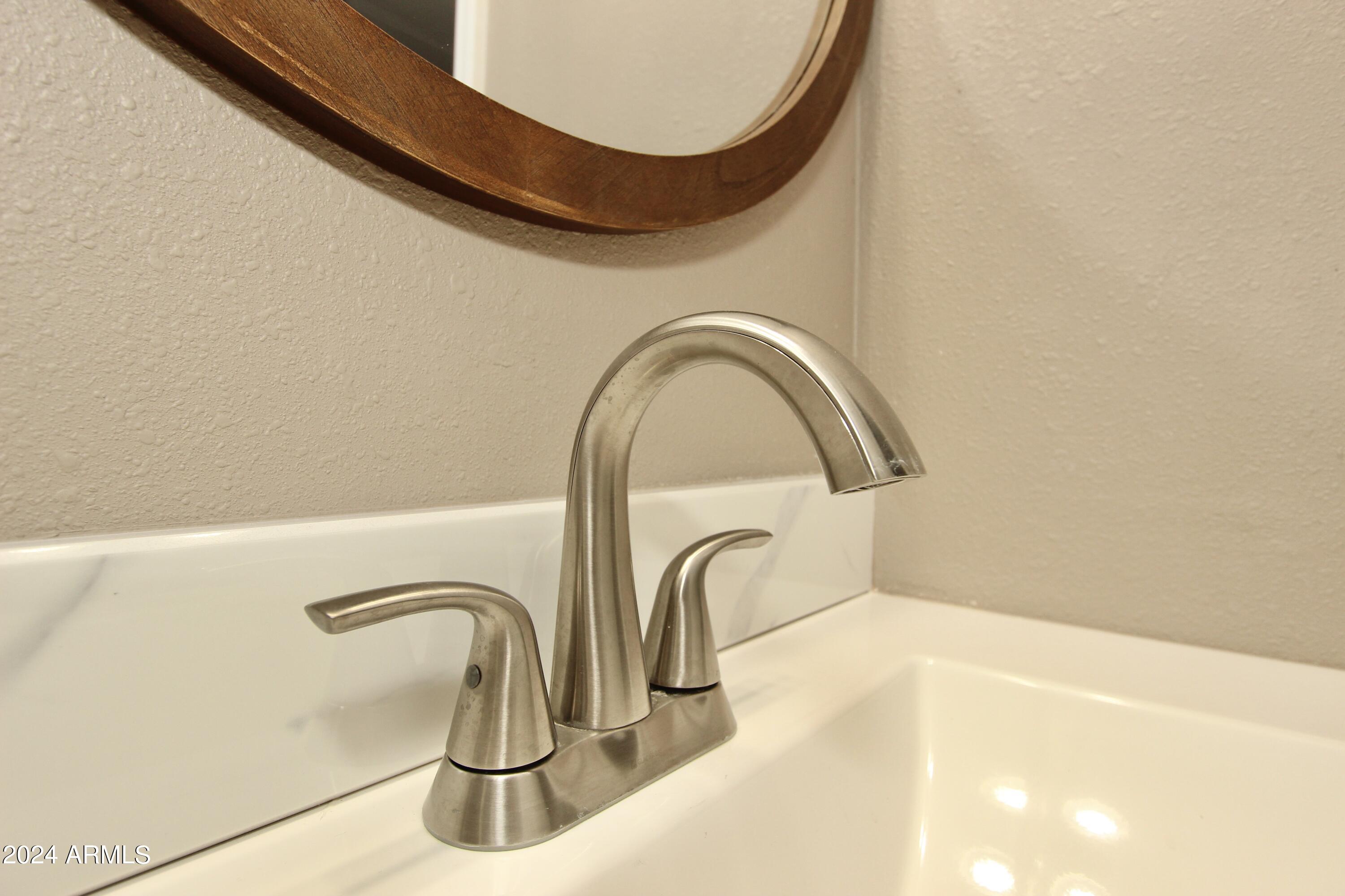 865 W SADDLE BUTTE Street