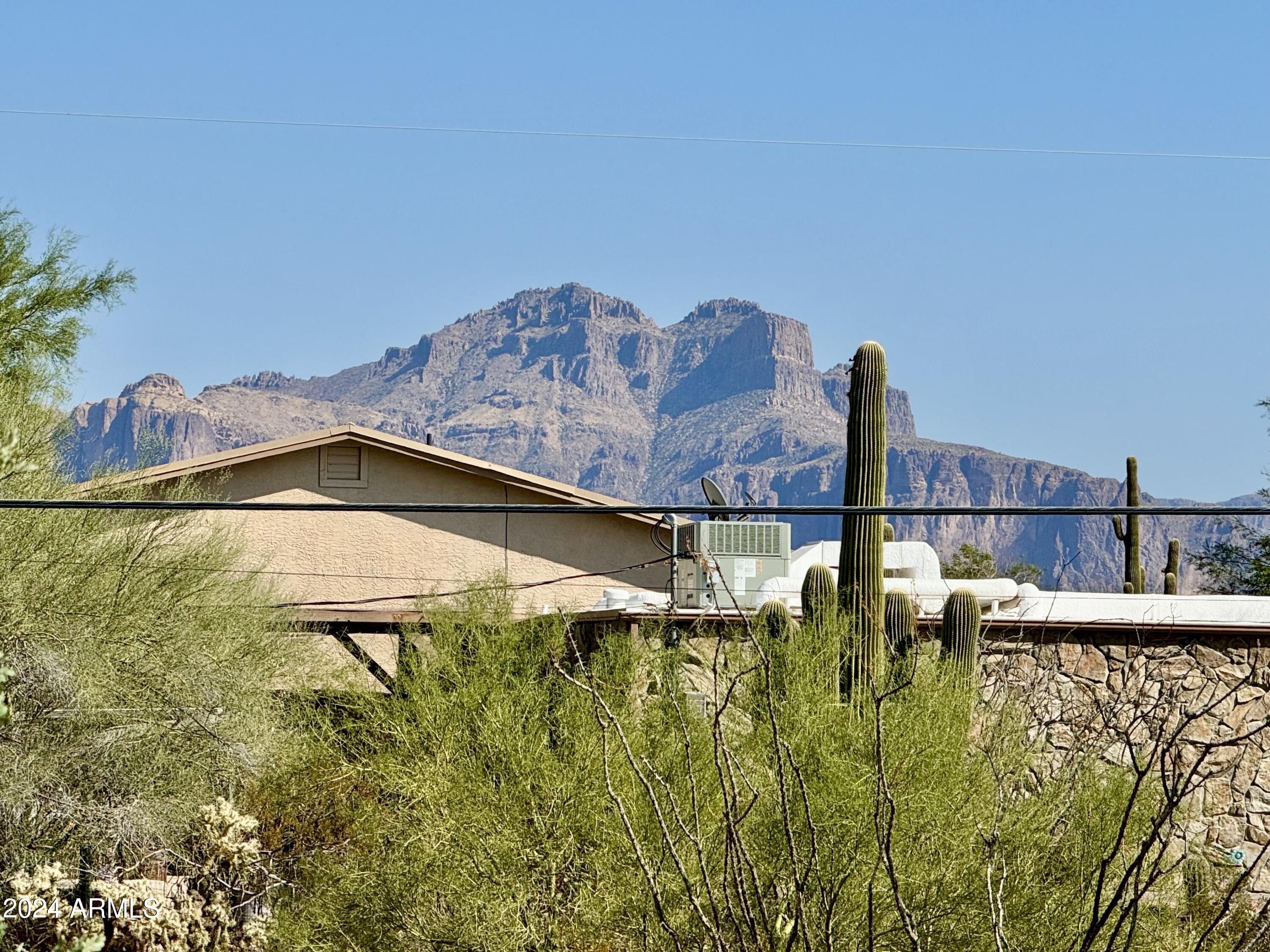 865 W SADDLE BUTTE Street