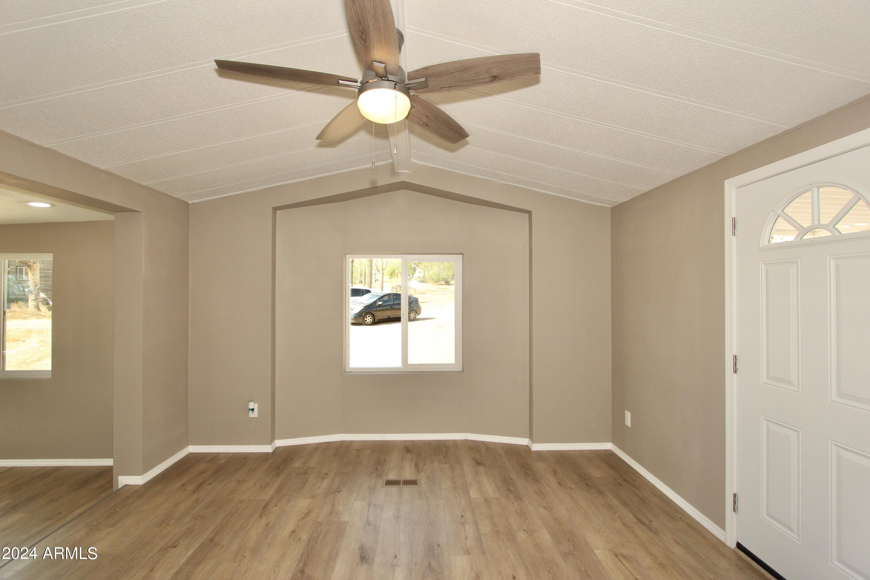 865 W SADDLE BUTTE Street