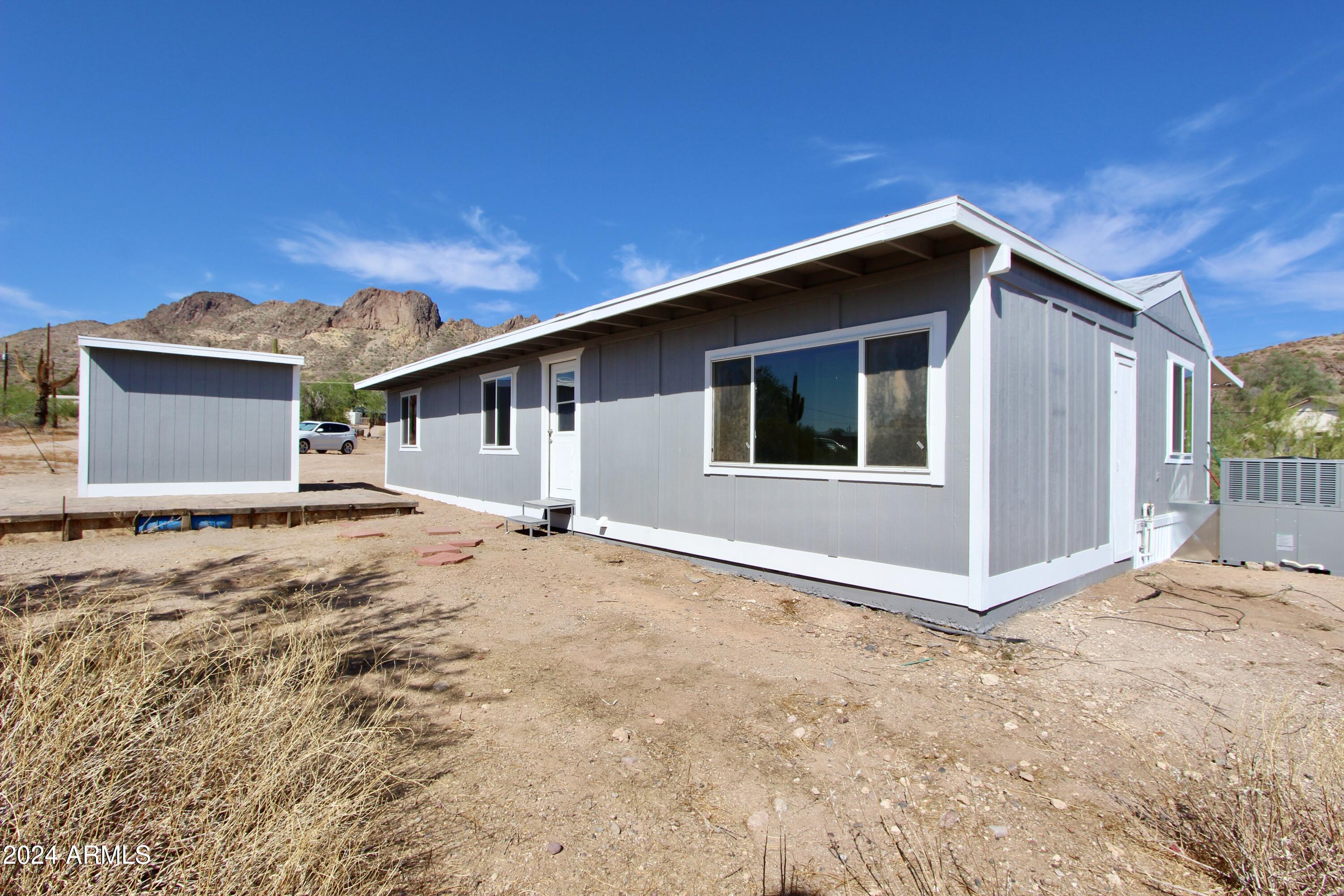 865 W SADDLE BUTTE Street