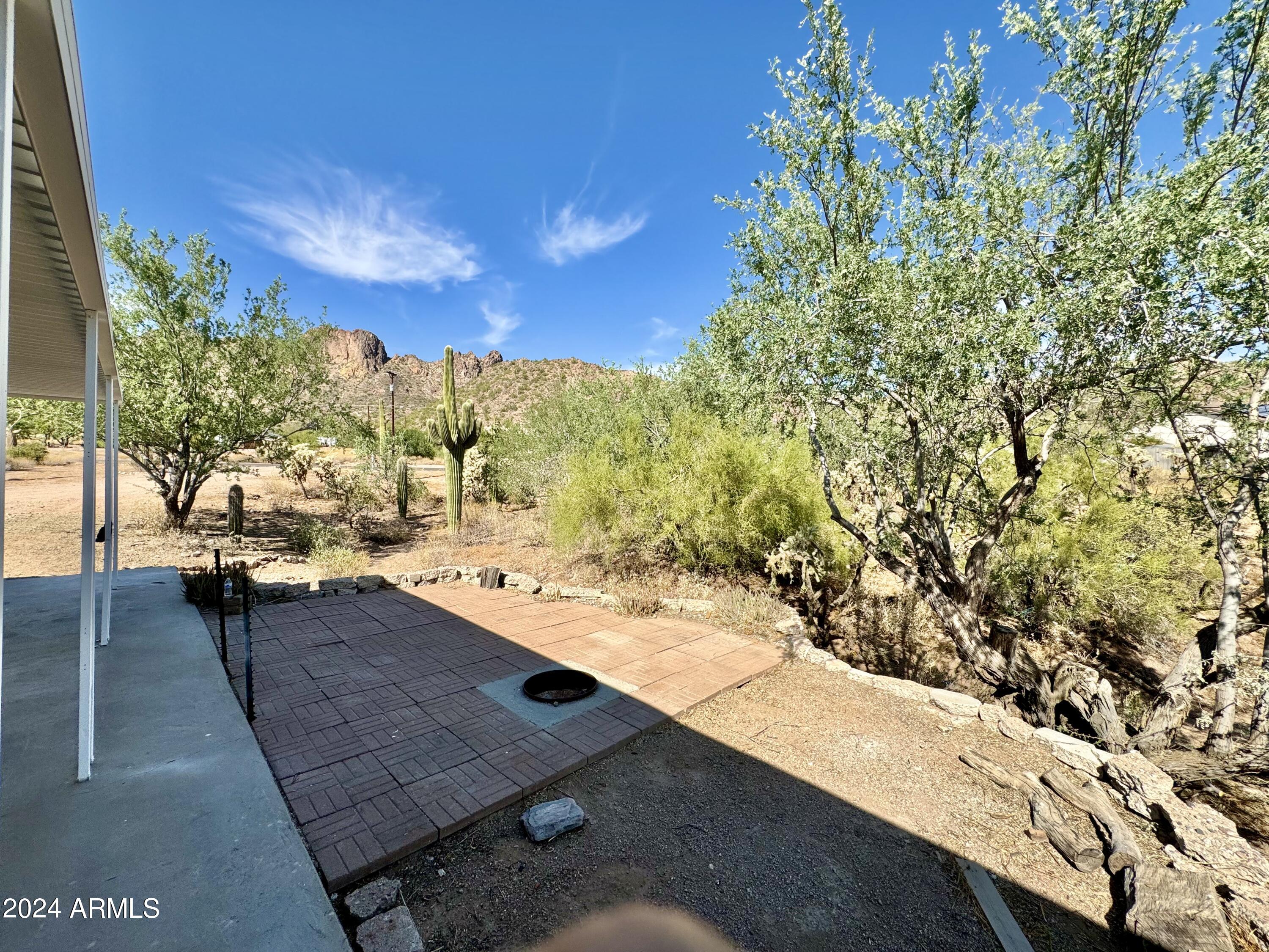 865 W SADDLE BUTTE Street