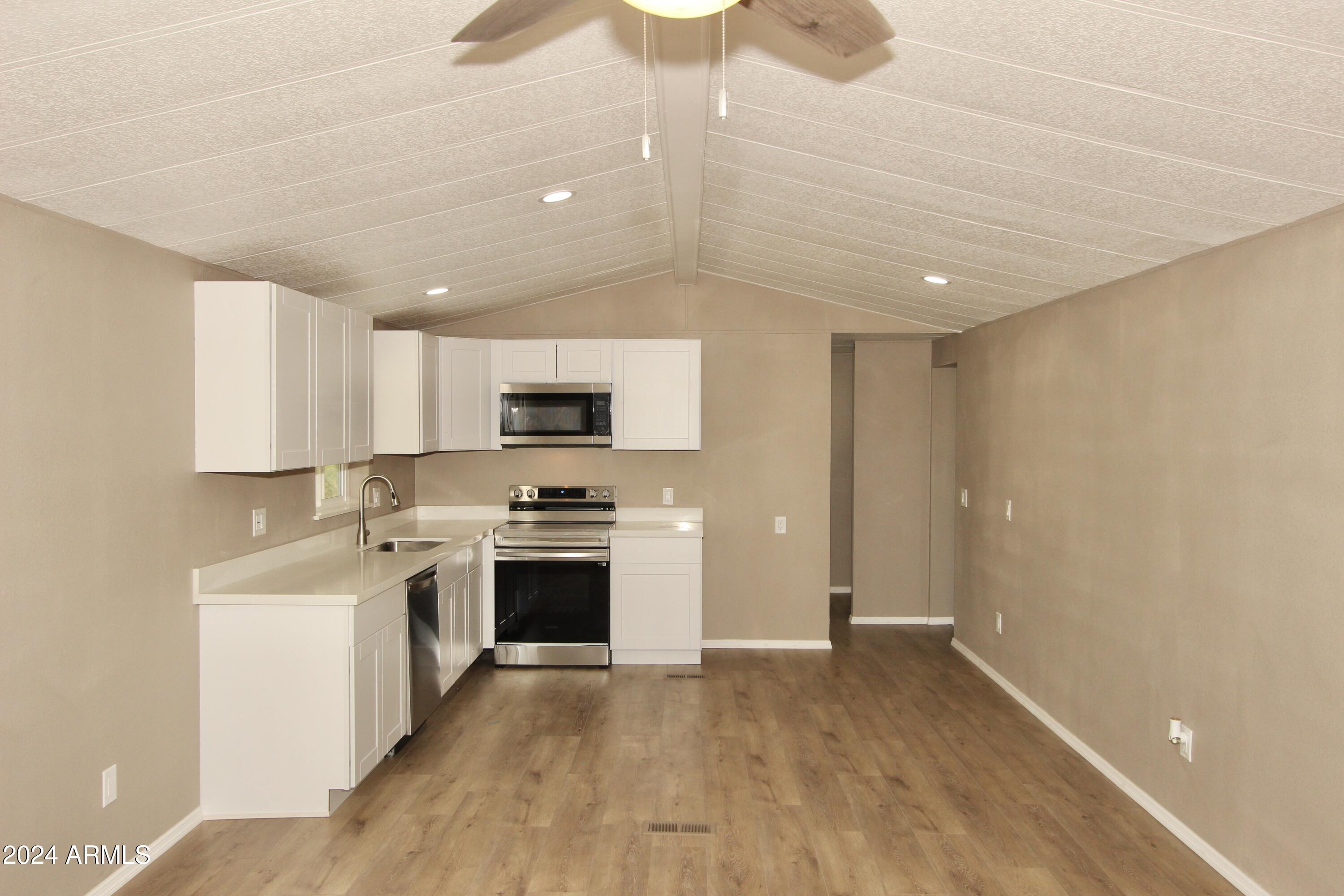 865 W SADDLE BUTTE Street