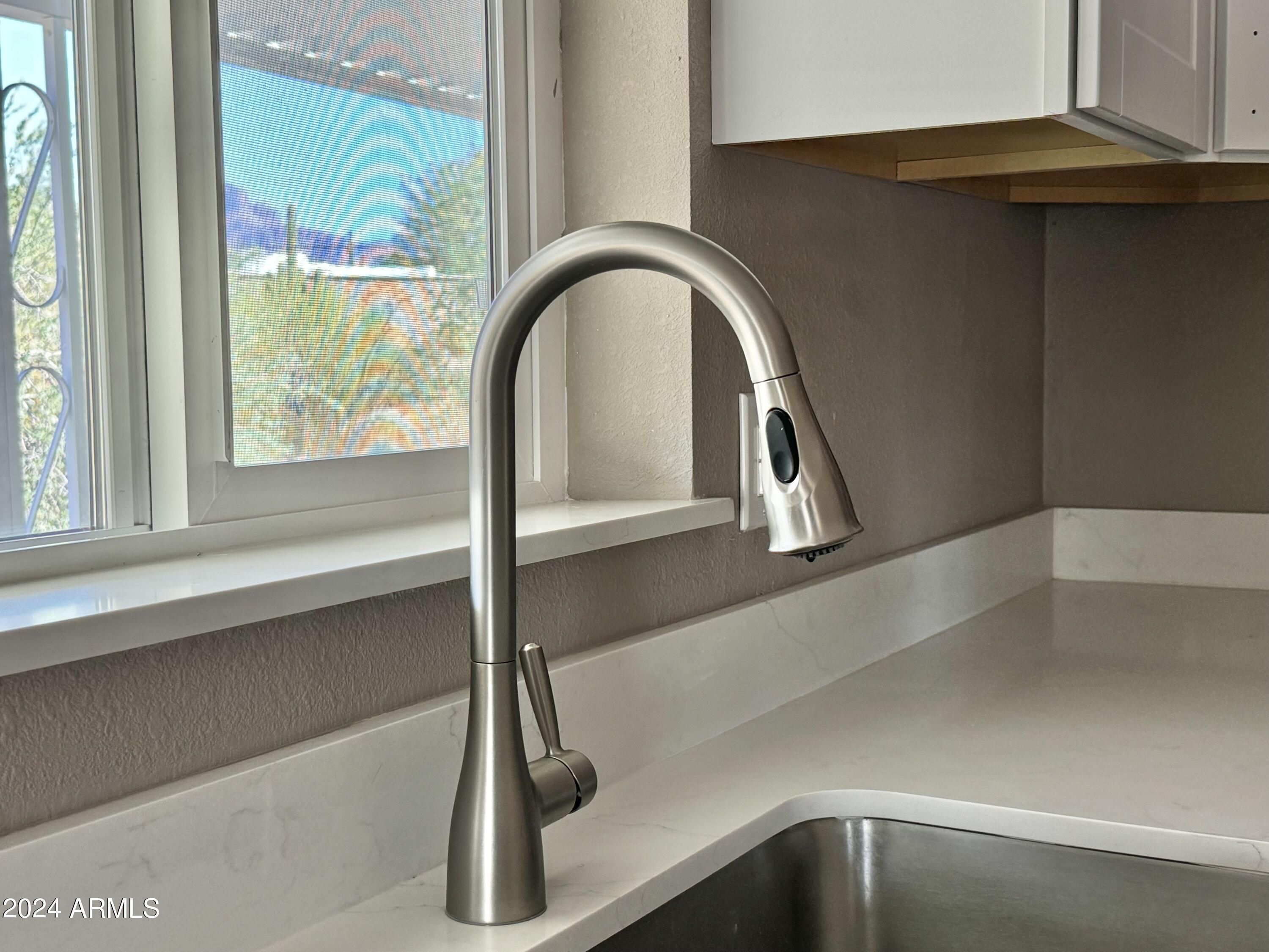 865 W SADDLE BUTTE Street