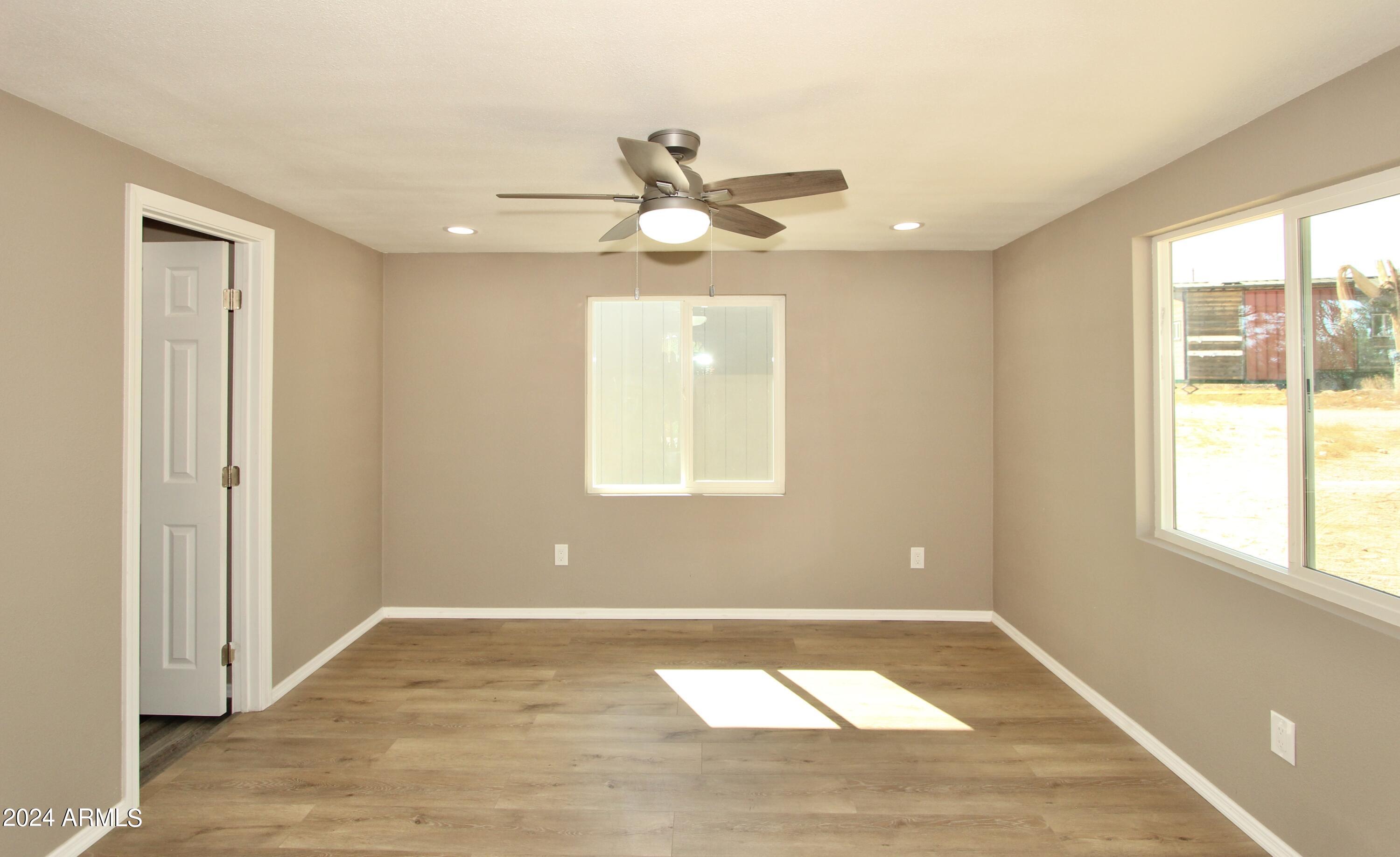 865 W SADDLE BUTTE Street