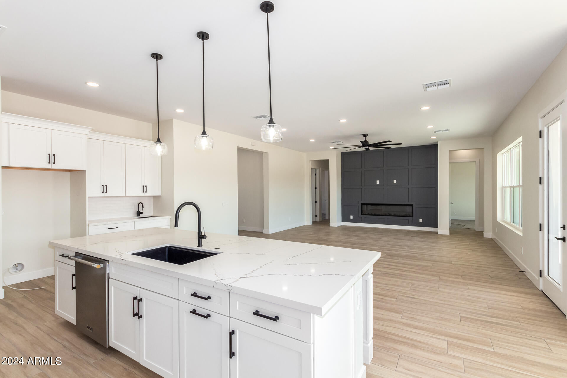 3001 W SUN BEAM Lane