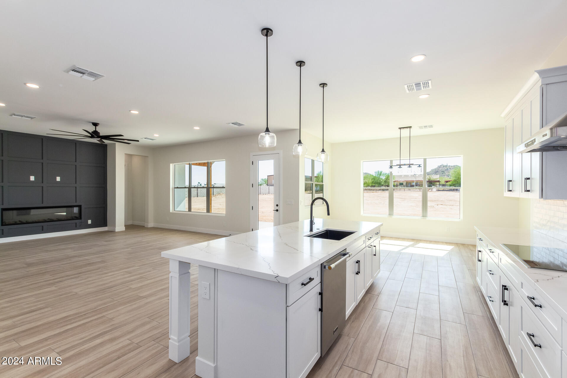 3001 W SUN BEAM Lane