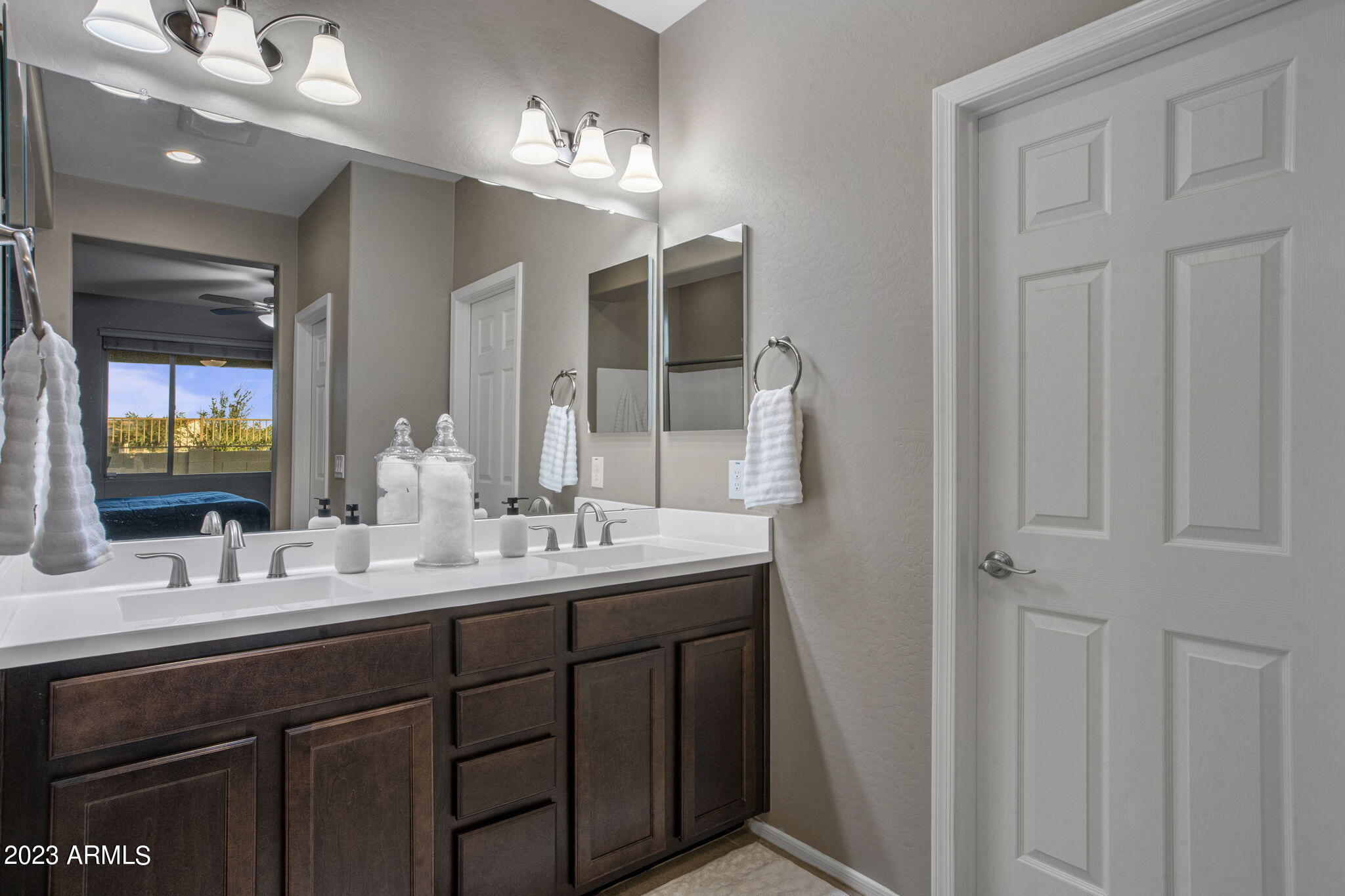 22526 E VIA LAS BRISAS --