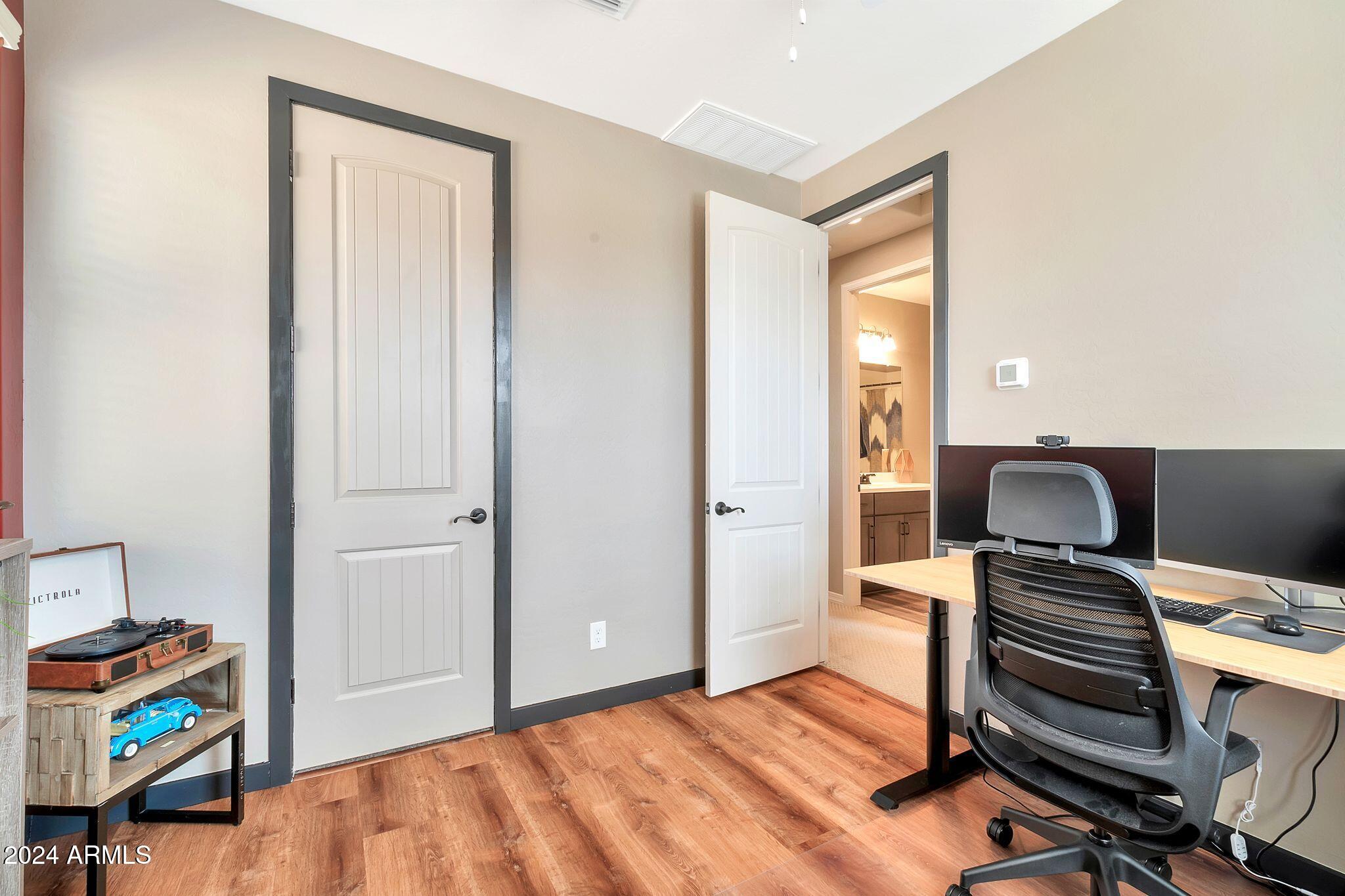 2576 S QUAINTANCE Street