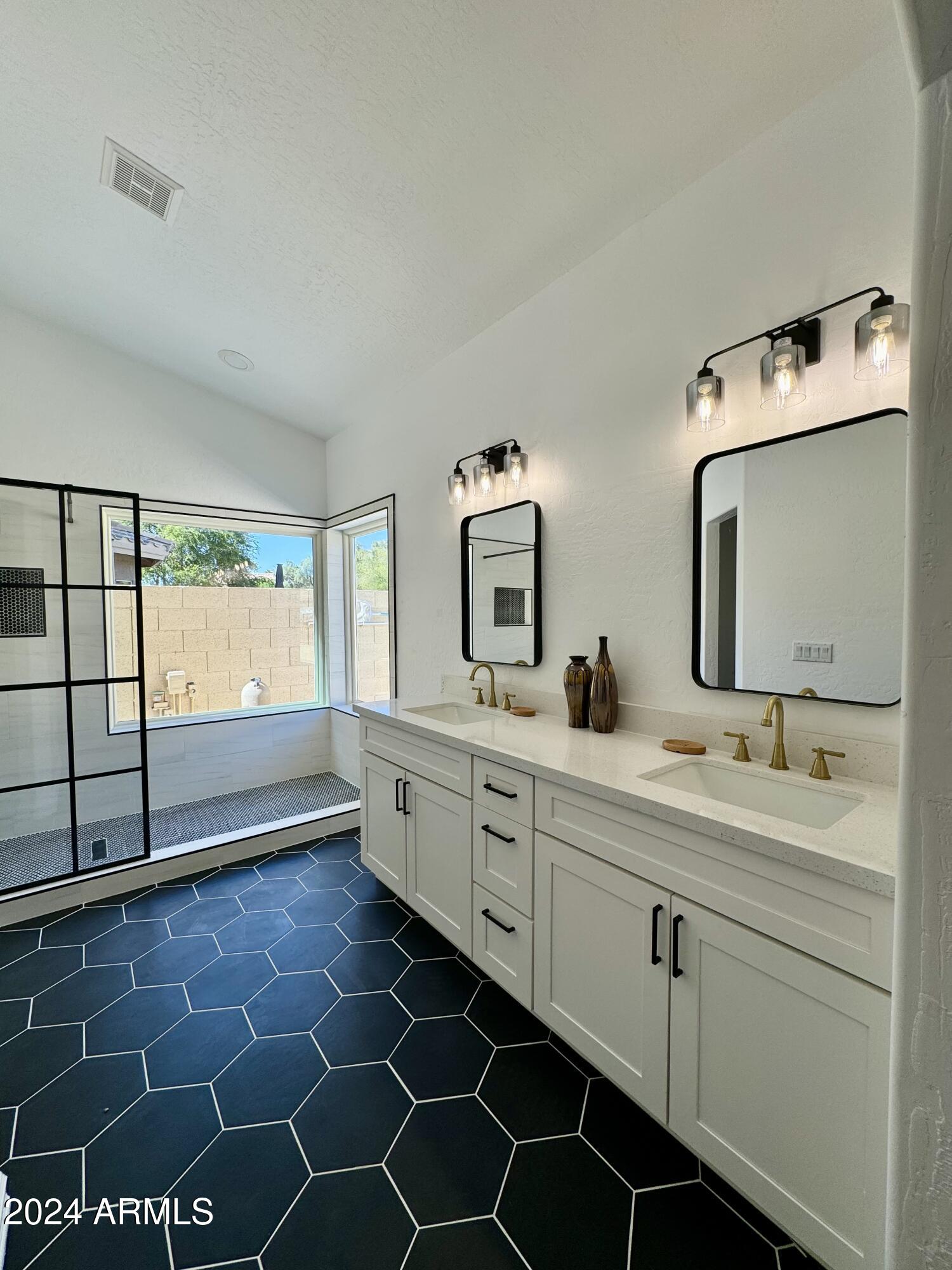 1346 E BRIARWOOD Terrace