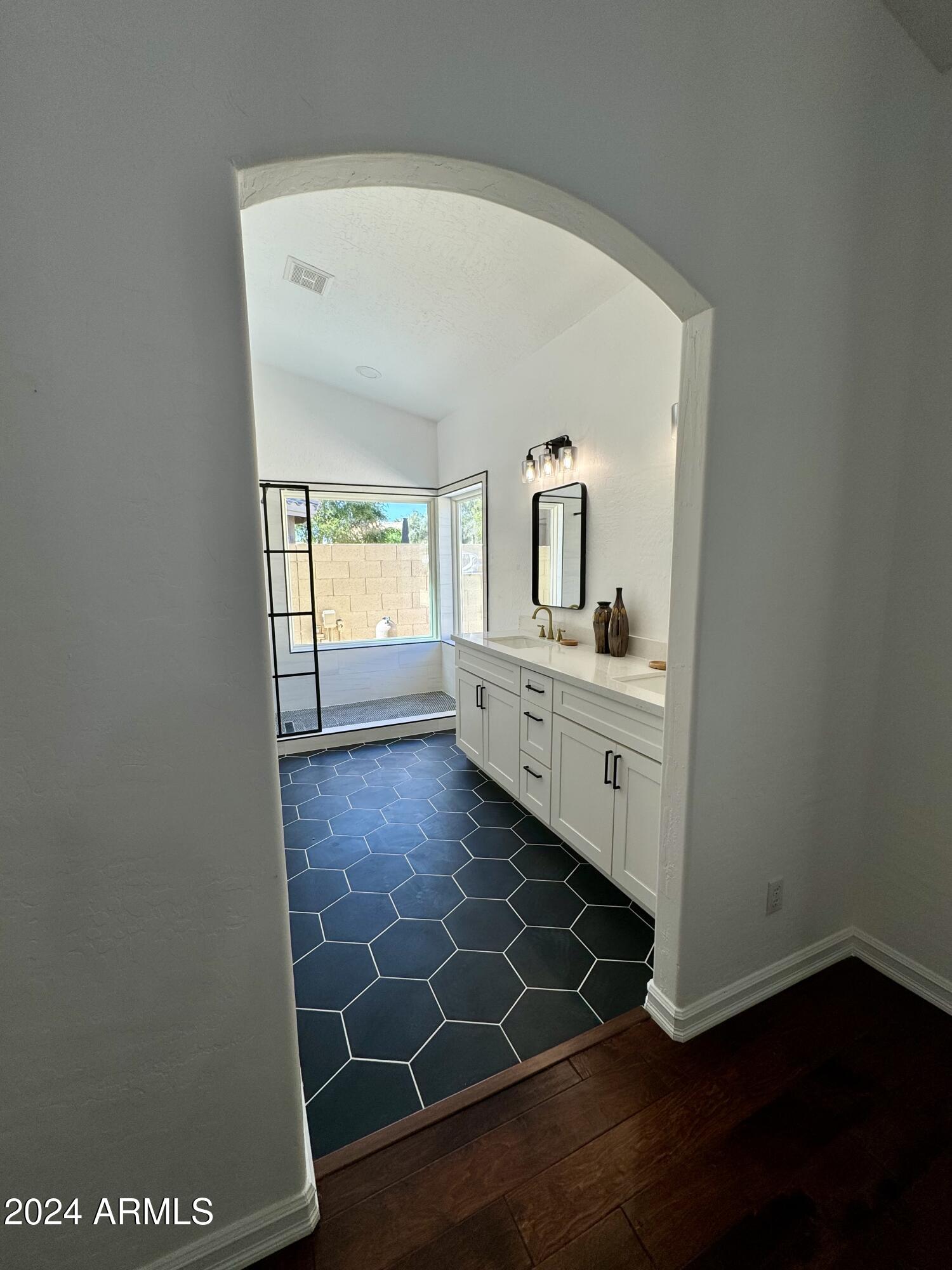 1346 E BRIARWOOD Terrace