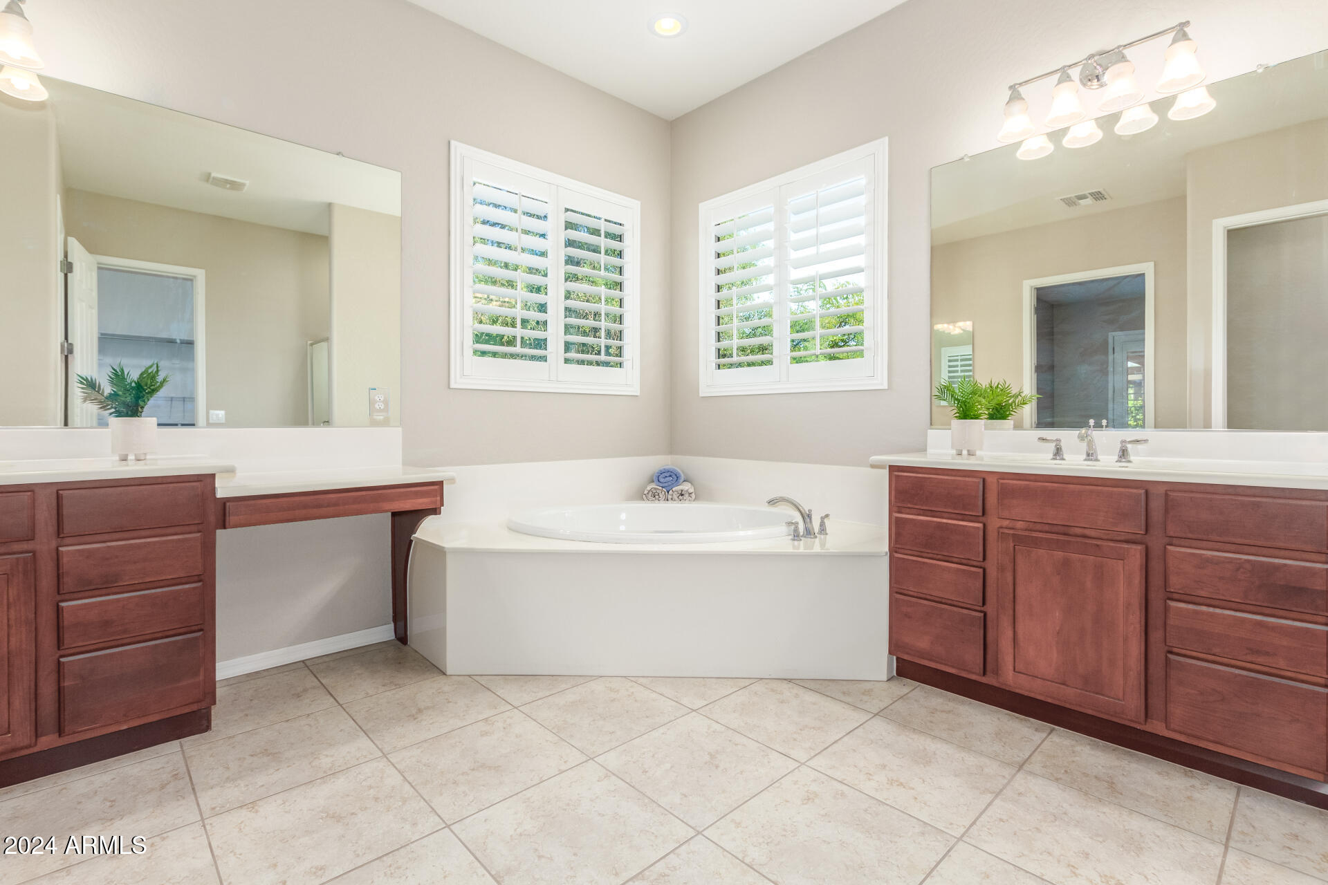 7818 W MONTEBELLO Way