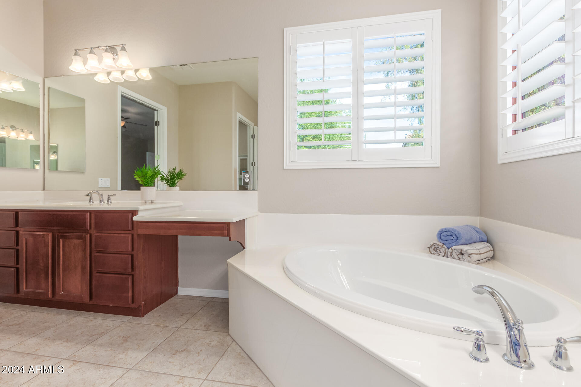 7818 W MONTEBELLO Way