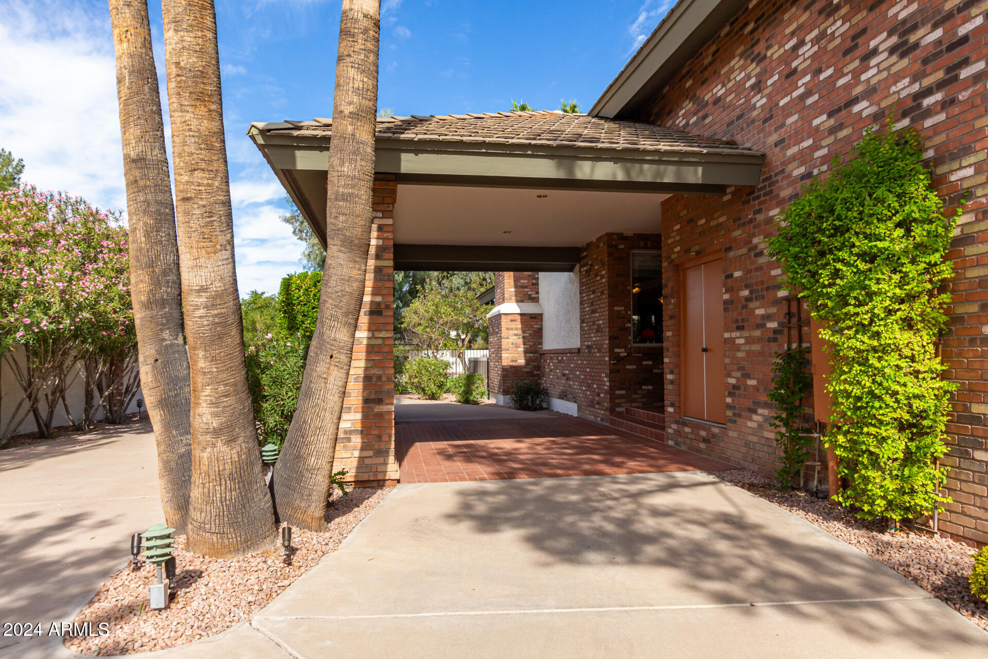 2166 E CAROLINE Lane