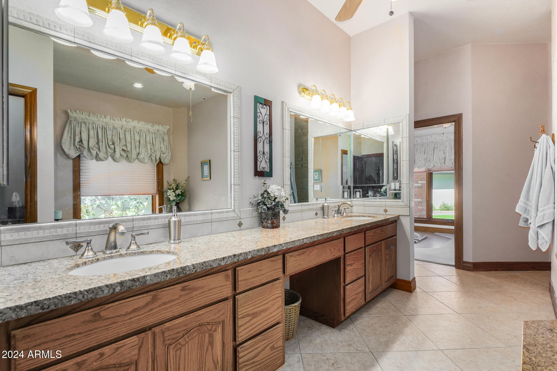 2166 E CAROLINE Lane