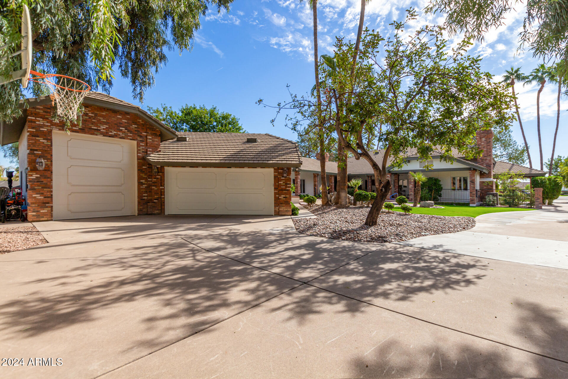 2166 E CAROLINE Lane