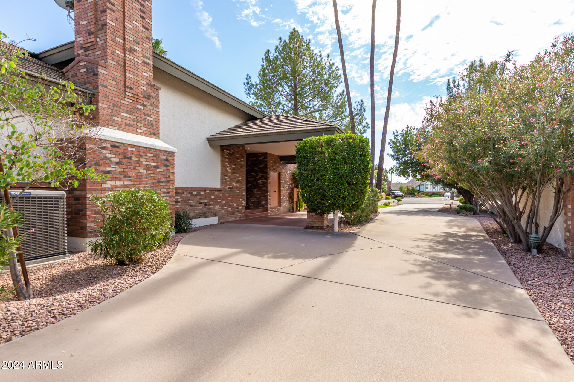 2166 E CAROLINE Lane