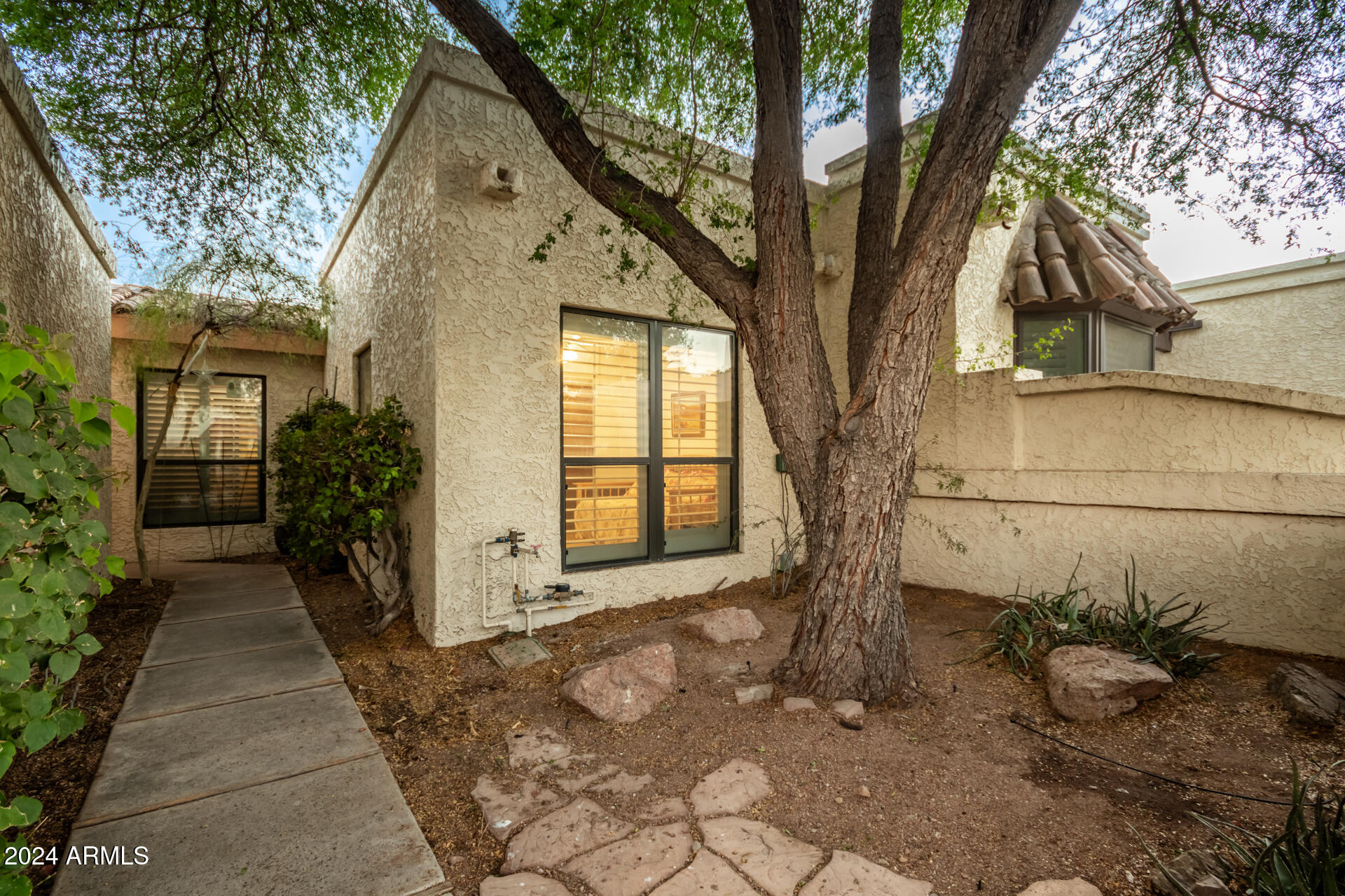 4709 E WINSTON Drive