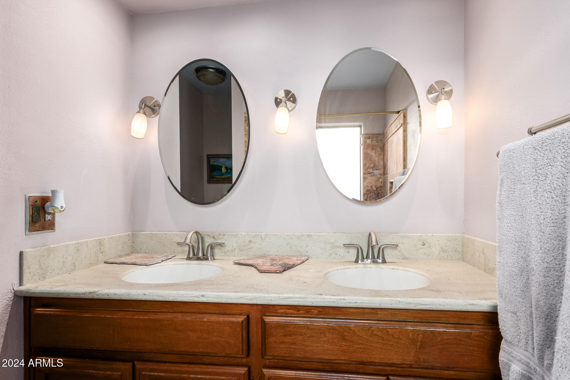 4709 E WINSTON Drive