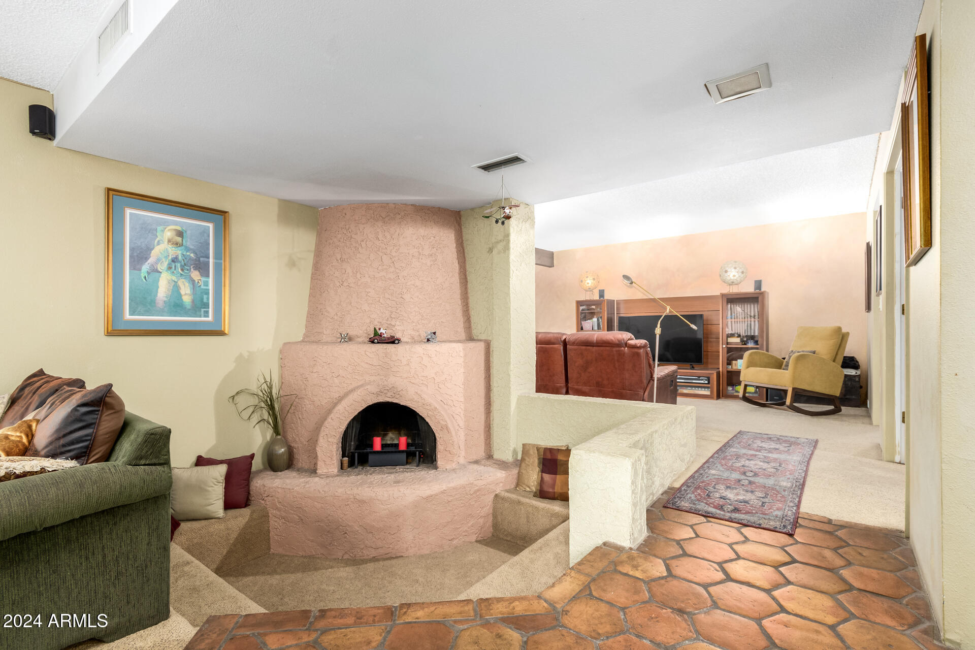 4709 E WINSTON Drive