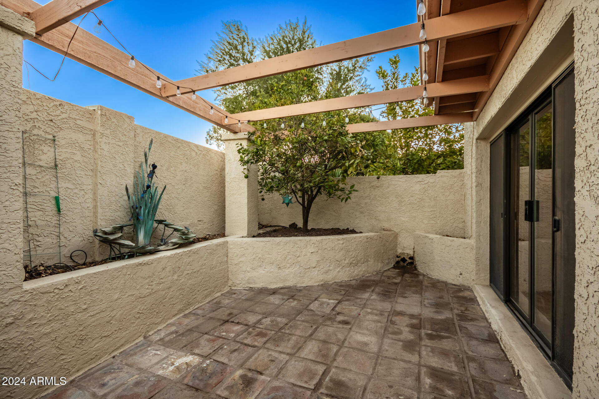 4709 E WINSTON Drive