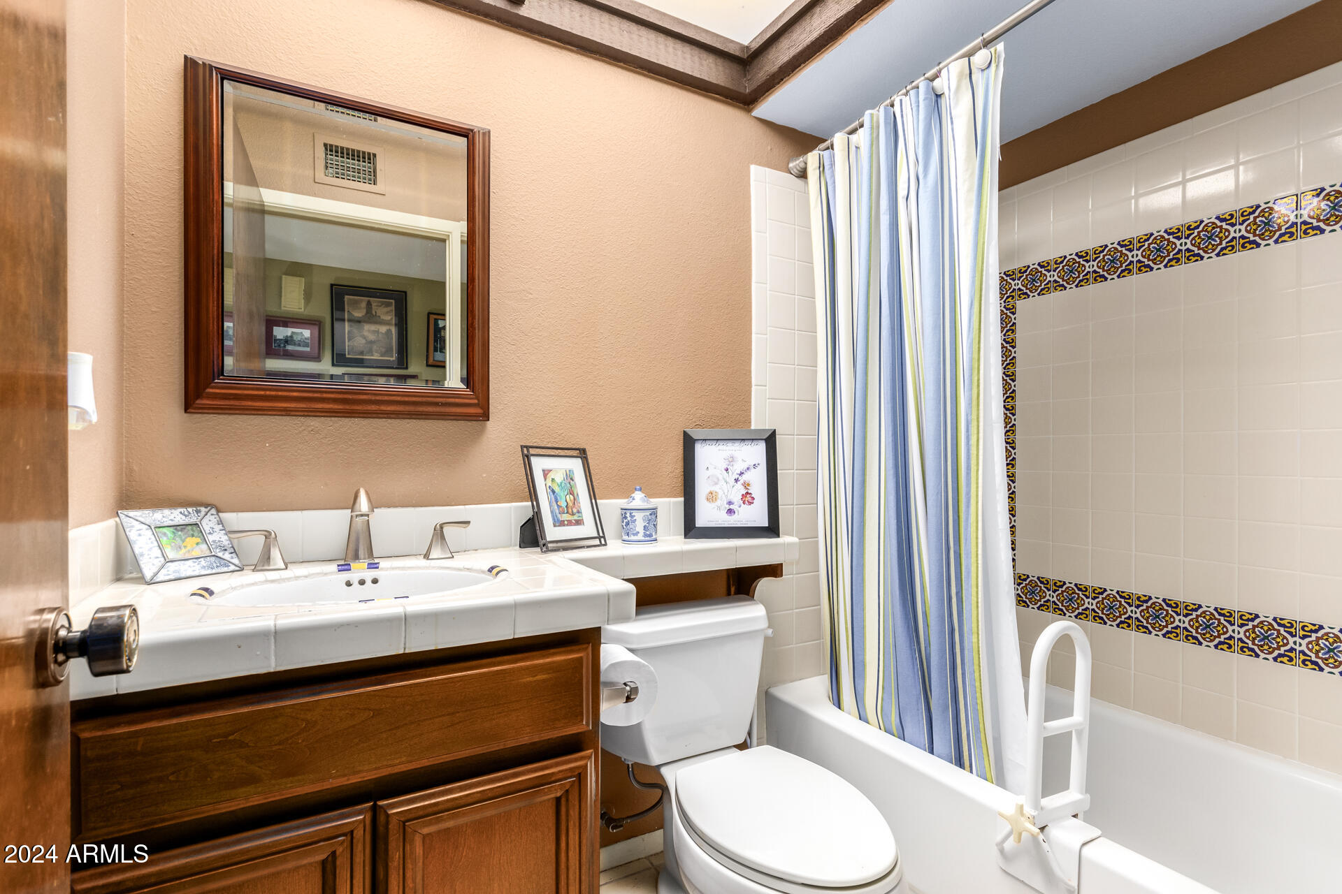 4709 E WINSTON Drive