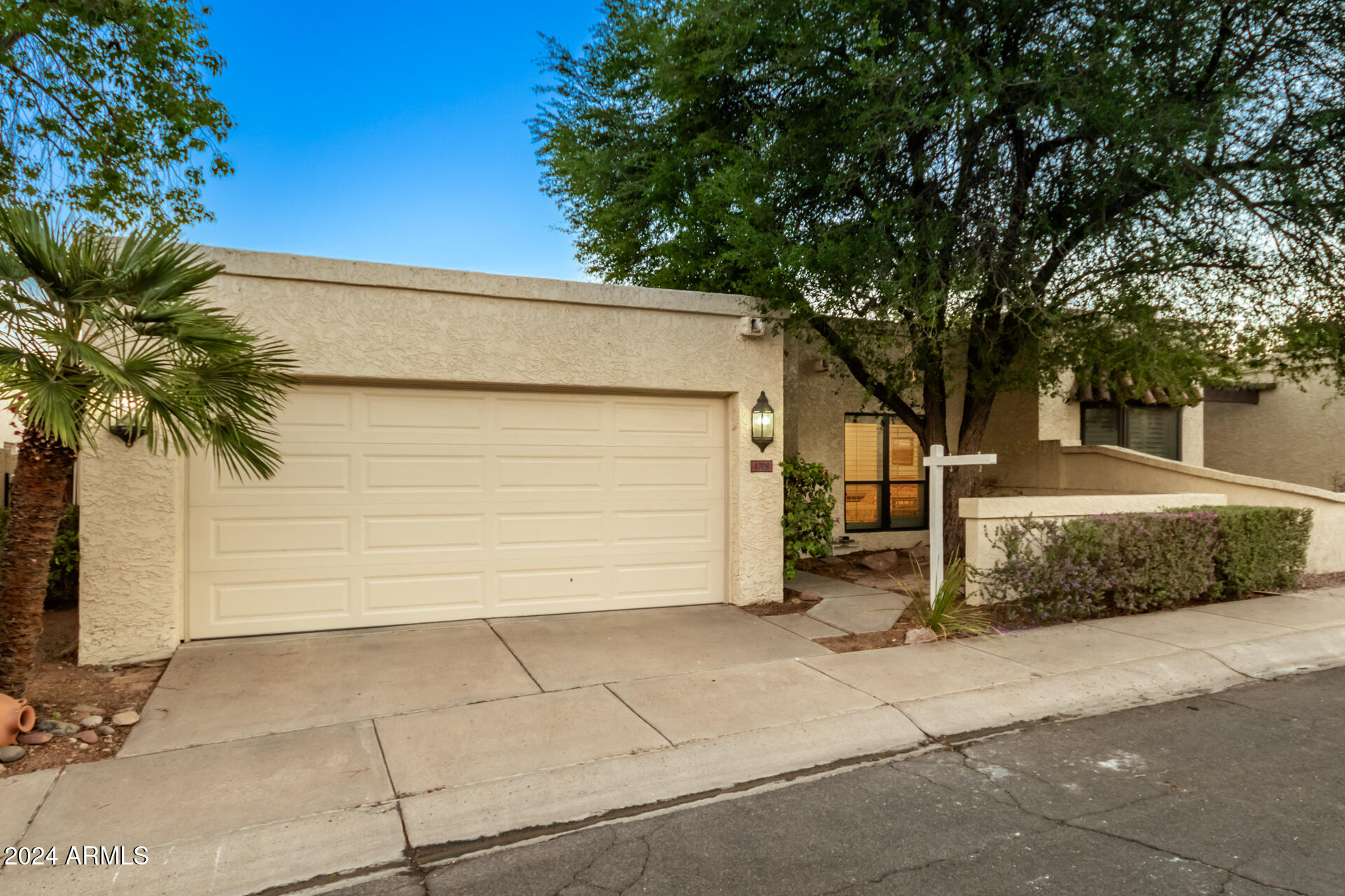 4709 E WINSTON Drive