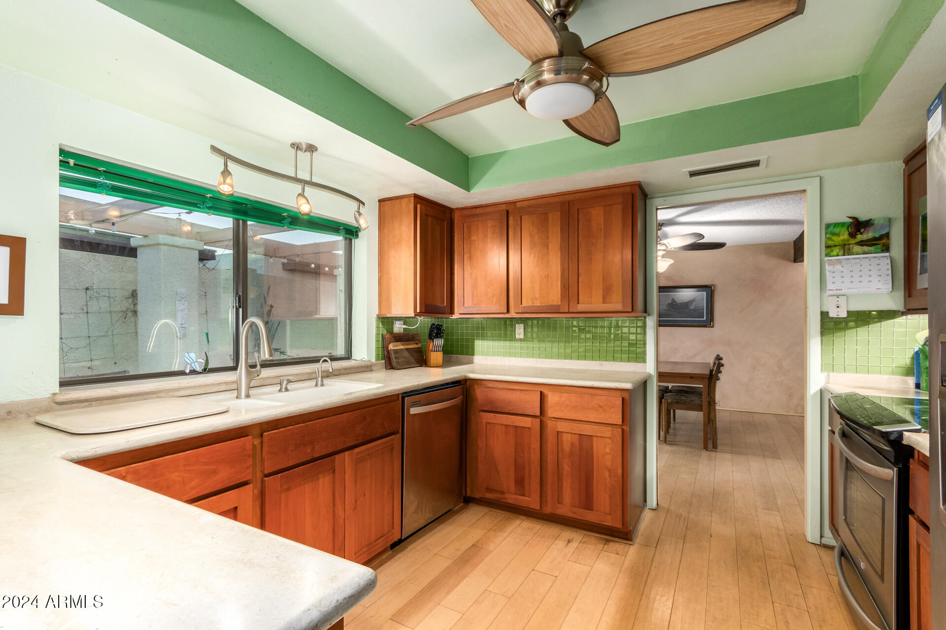 4709 E WINSTON Drive