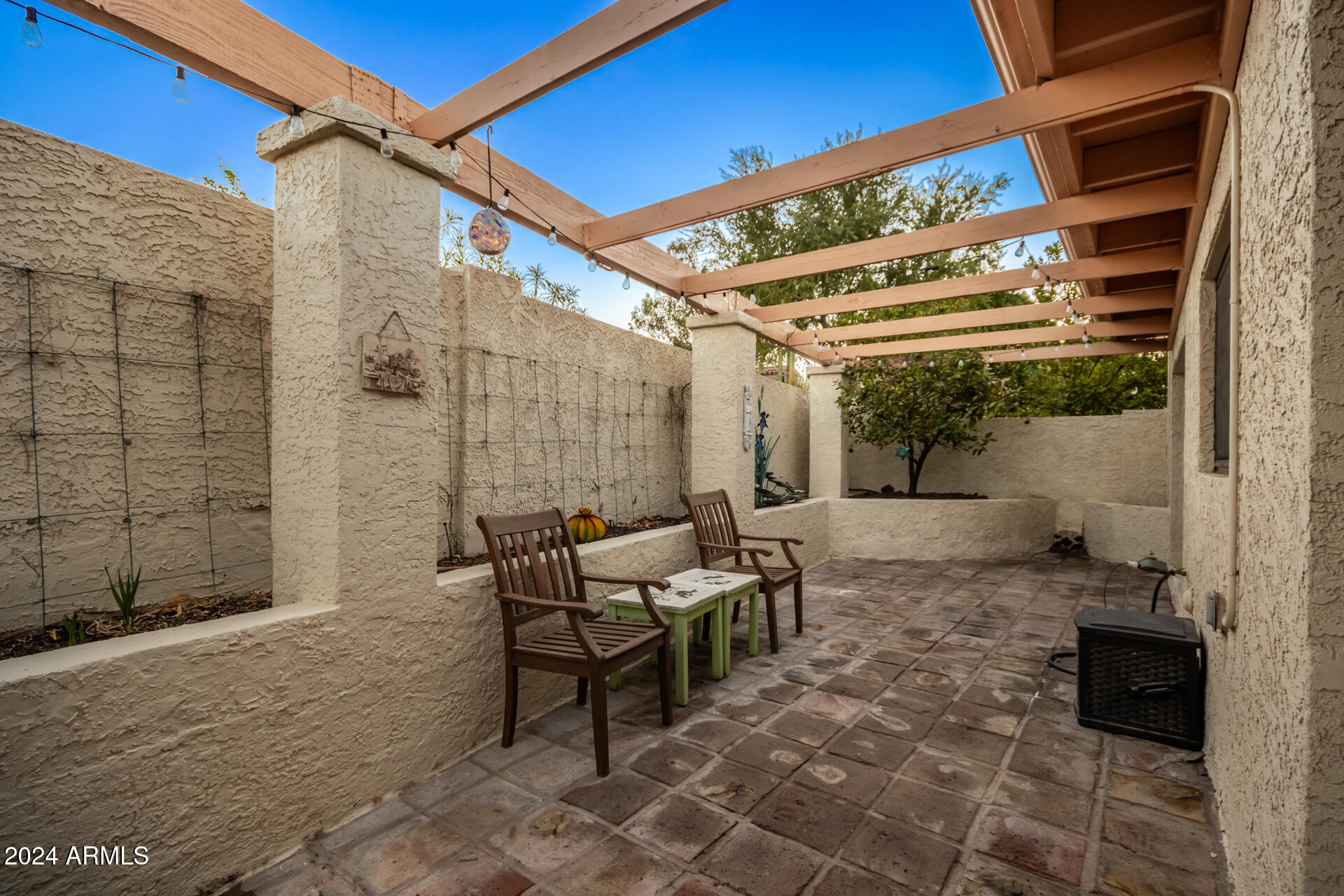 4709 E WINSTON Drive