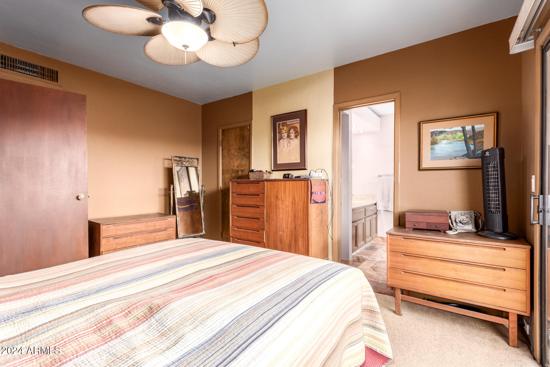 4709 E WINSTON Drive