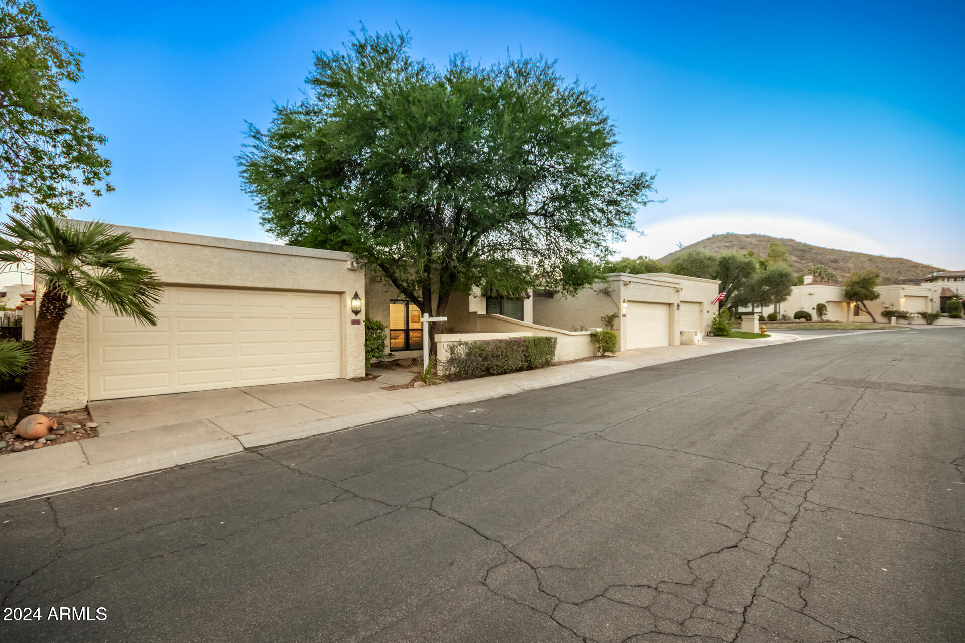 4709 E WINSTON Drive