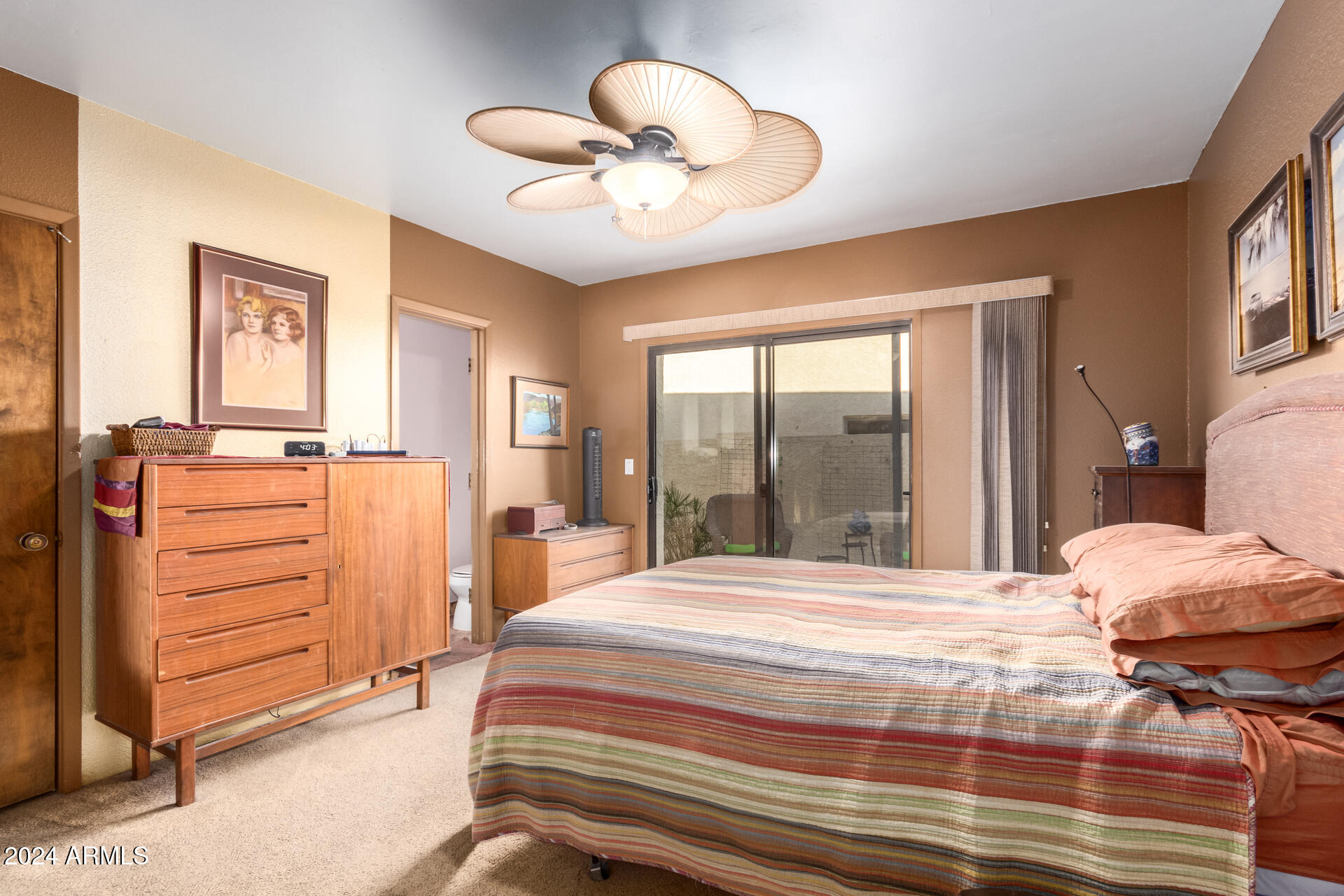 4709 E WINSTON Drive