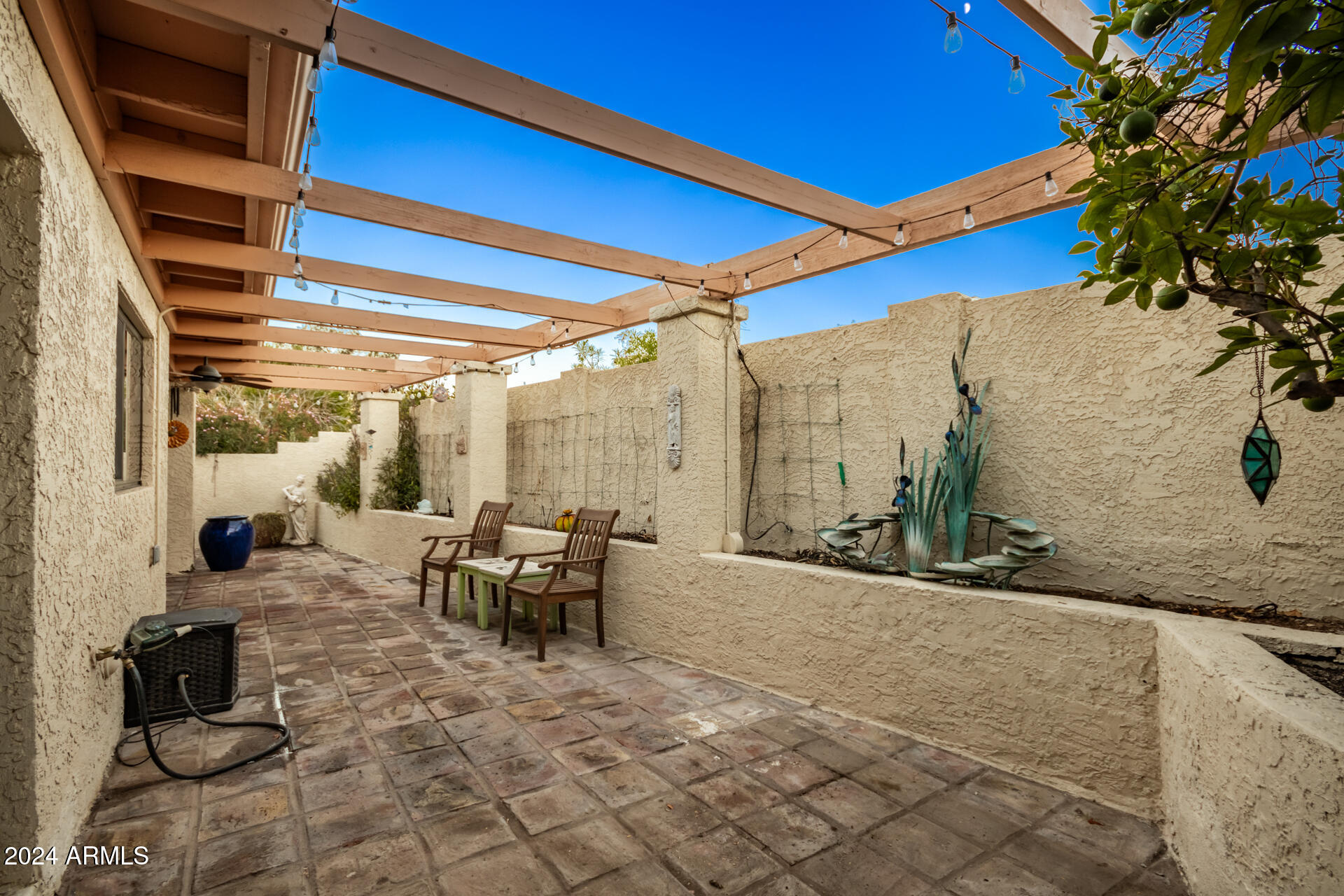 4709 E WINSTON Drive