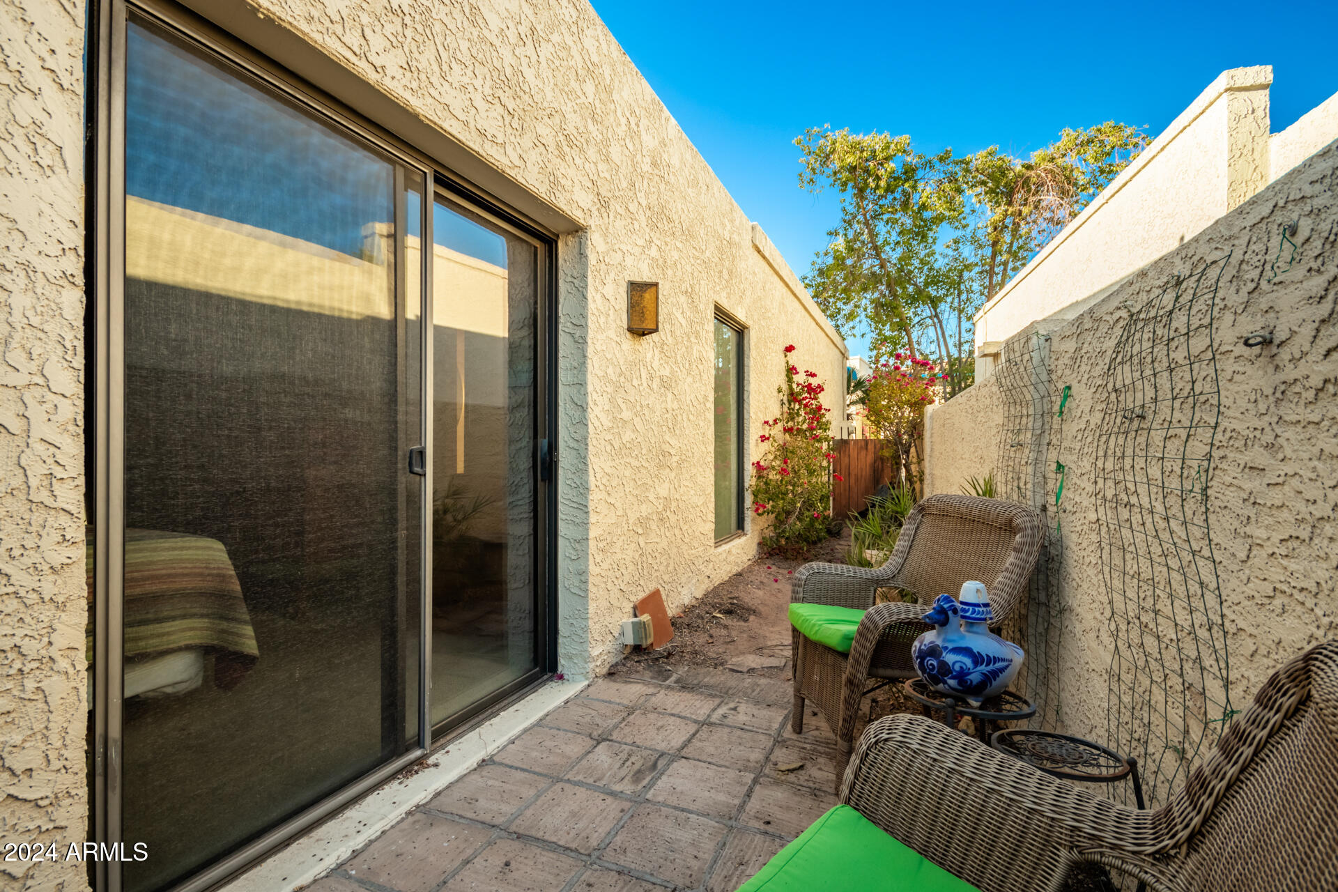 4709 E WINSTON Drive