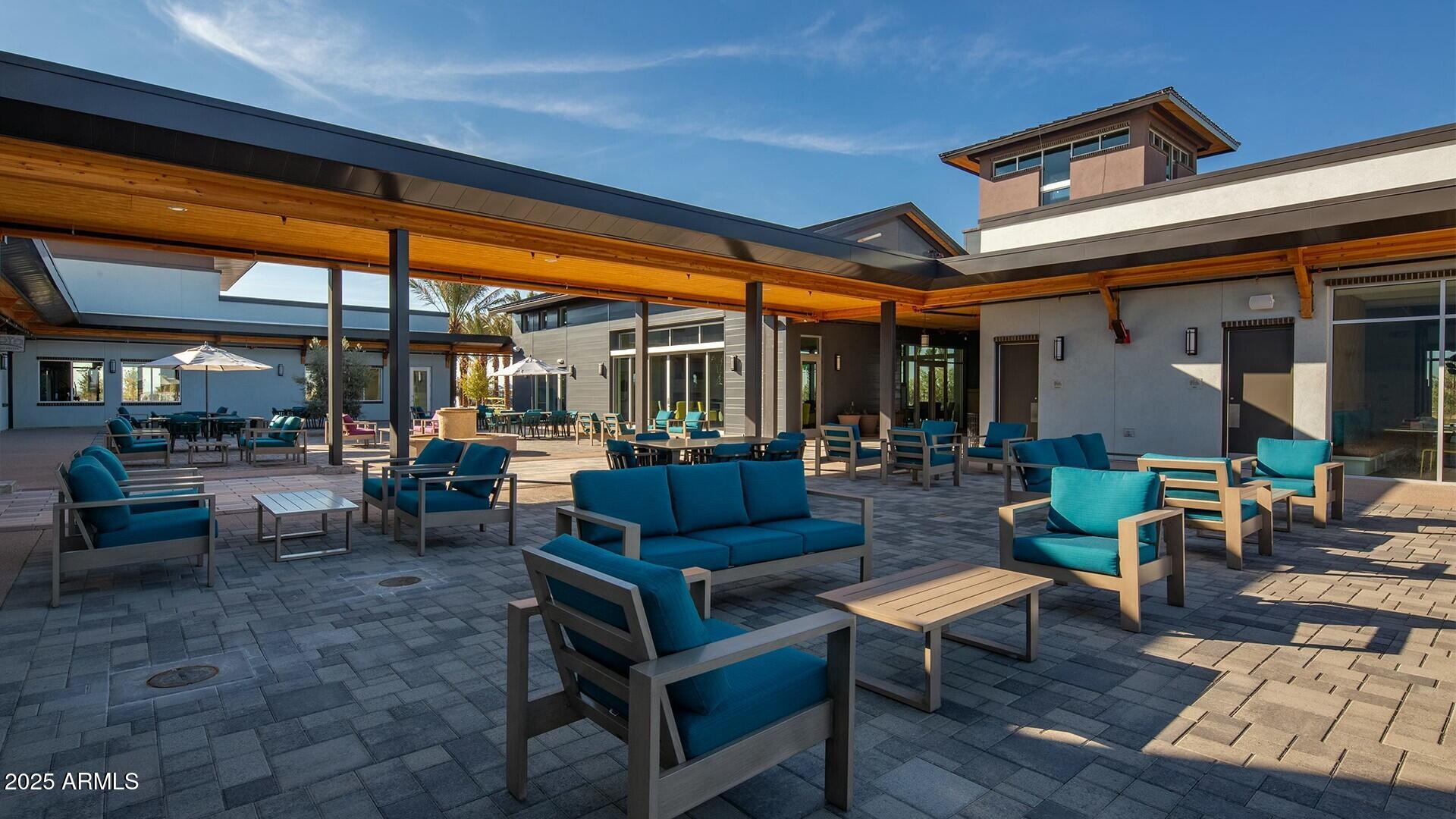 9746 E THORNBUSH Avenue