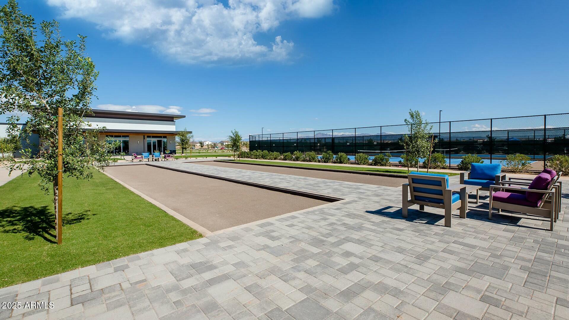 9746 E THORNBUSH Avenue